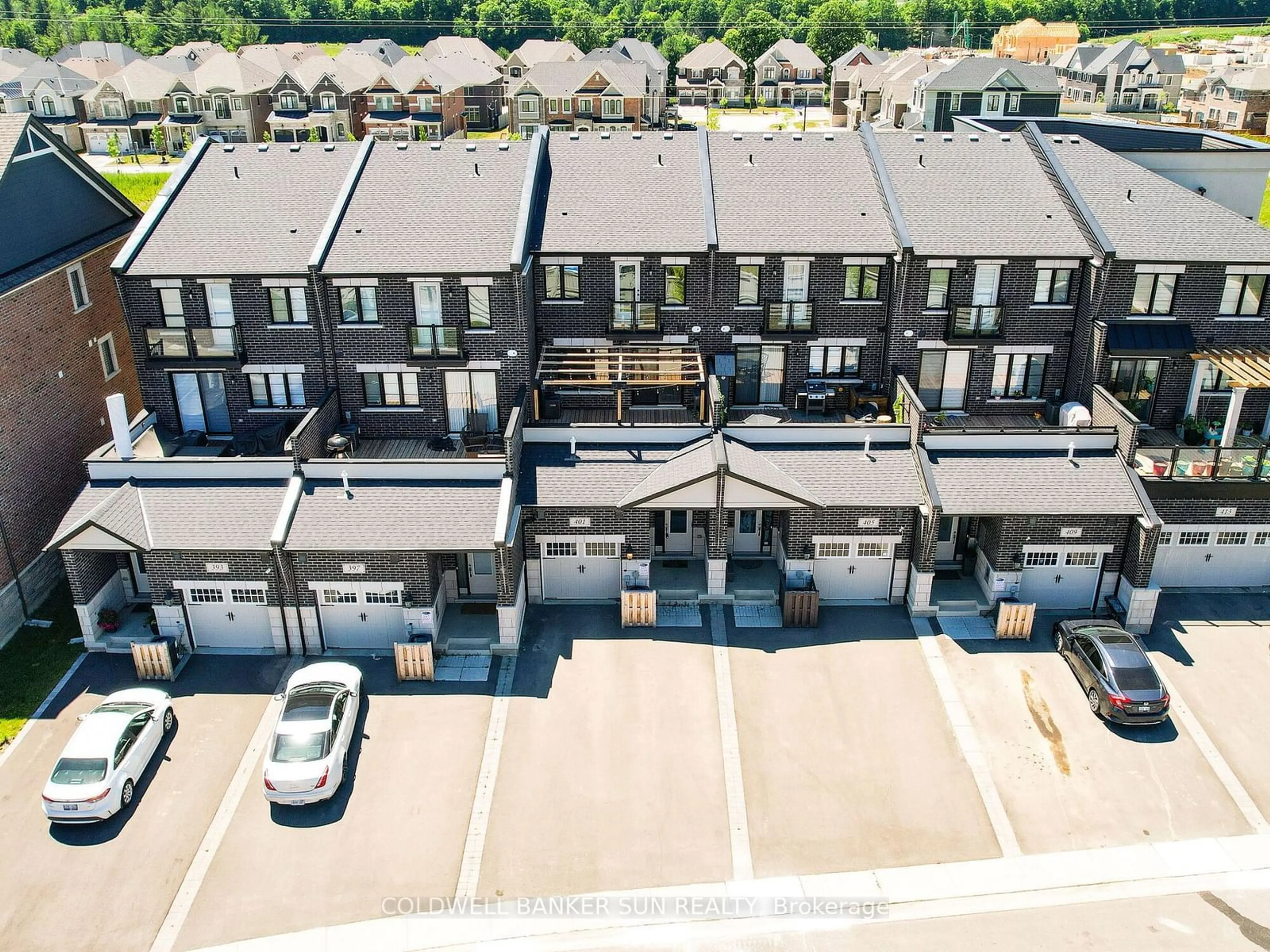 A pic from exterior of the house or condo, the front or back of building for 401 Kleinburg Summit Way, Vaughan Ontario L4H 4T1