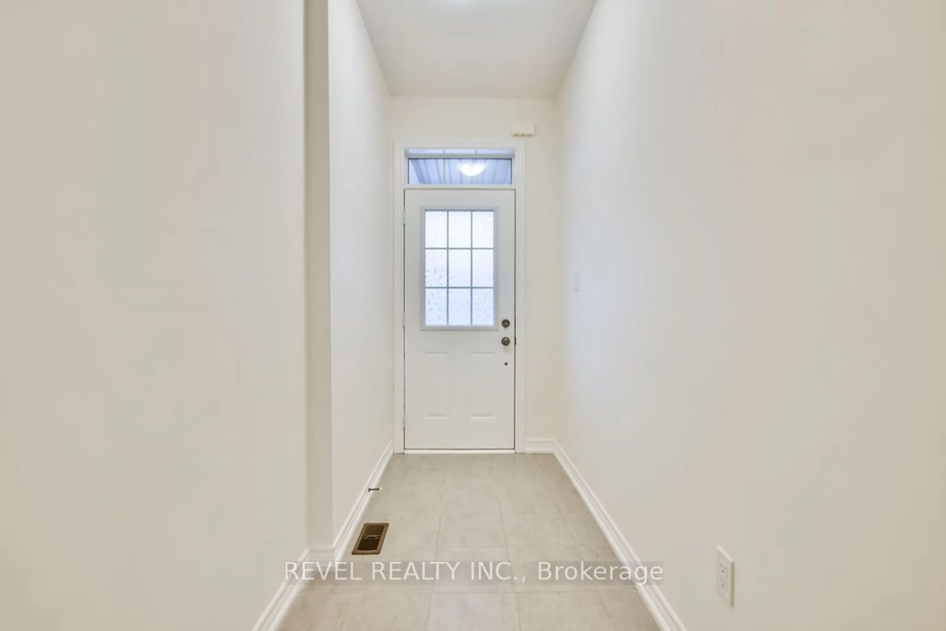 Indoor entryway, not visible floor for 40 Sasco Way, Essa Ontario L0M 1B4