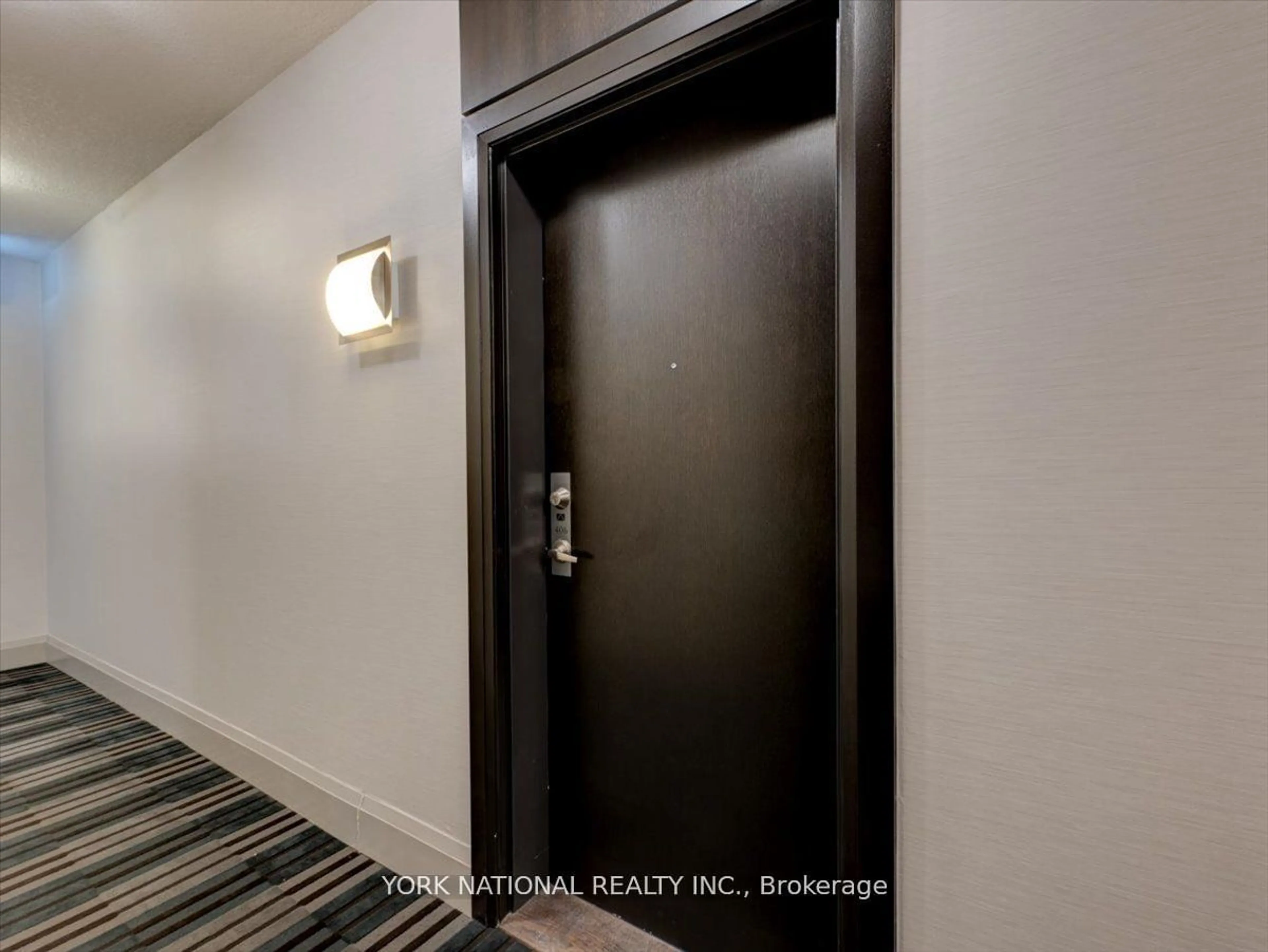 Indoor entryway, unknown floor for 15277 Yonge St #406, Aurora Ontario L4G 1Y3