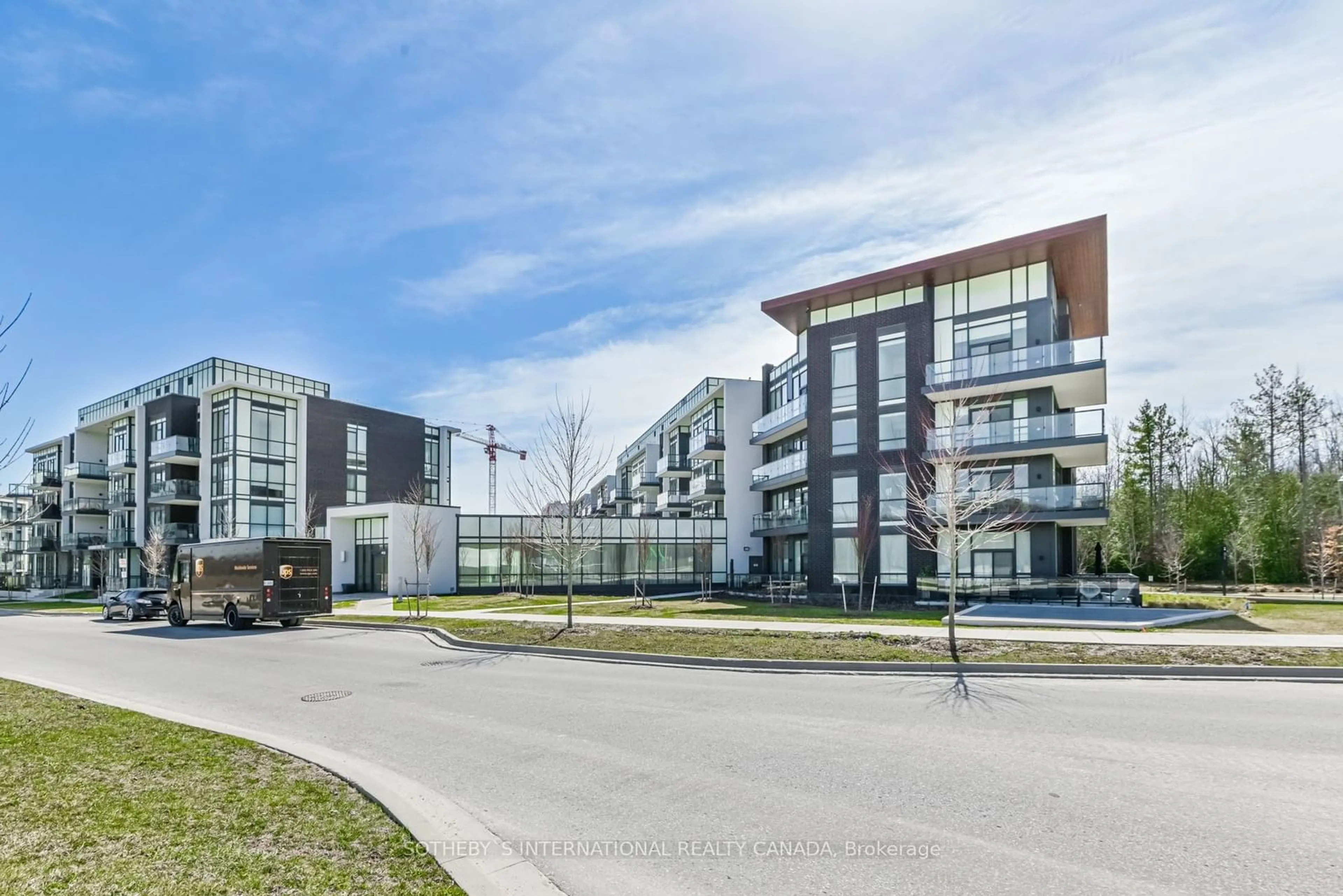 A pic from exterior of the house or condo, the street view for 415 Sea Ray Ave #350, Innisfil Ontario L9S 0R5