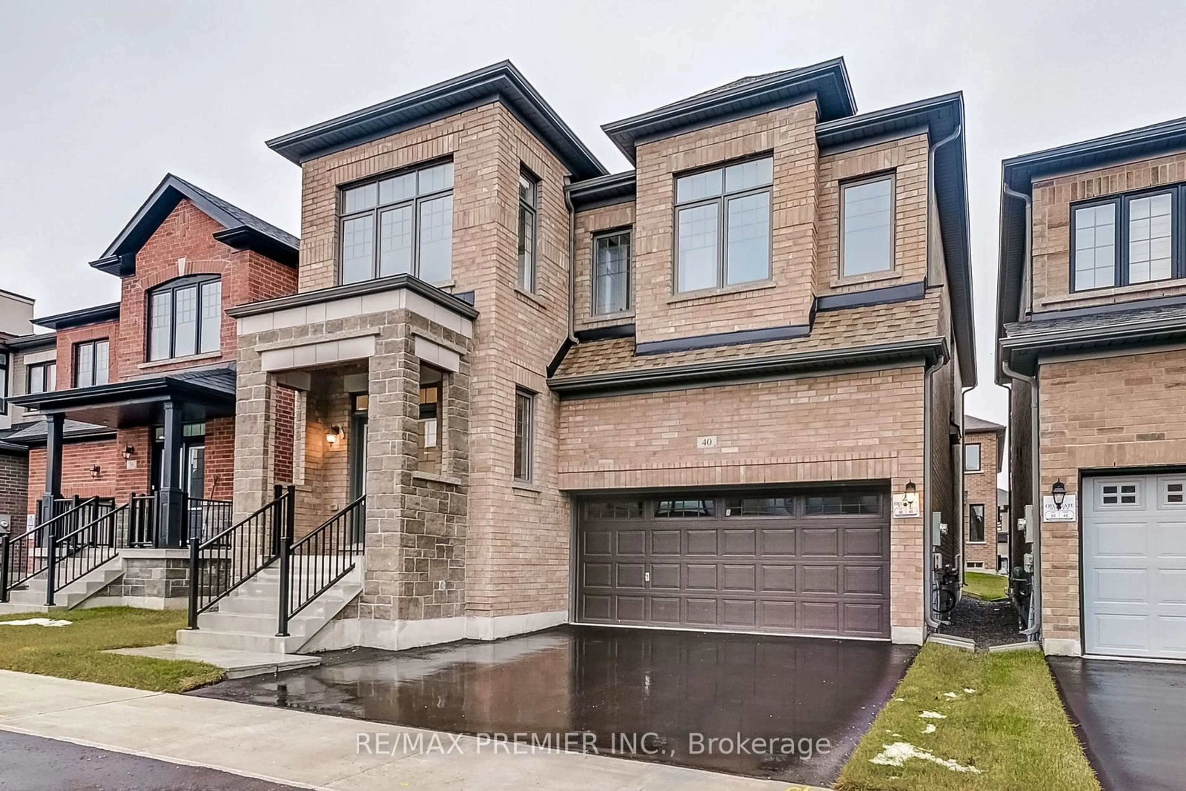 Home with brick exterior material, street for 40 Sambro Lane, Whitchurch-Stouffville Ontario L4A 5E2