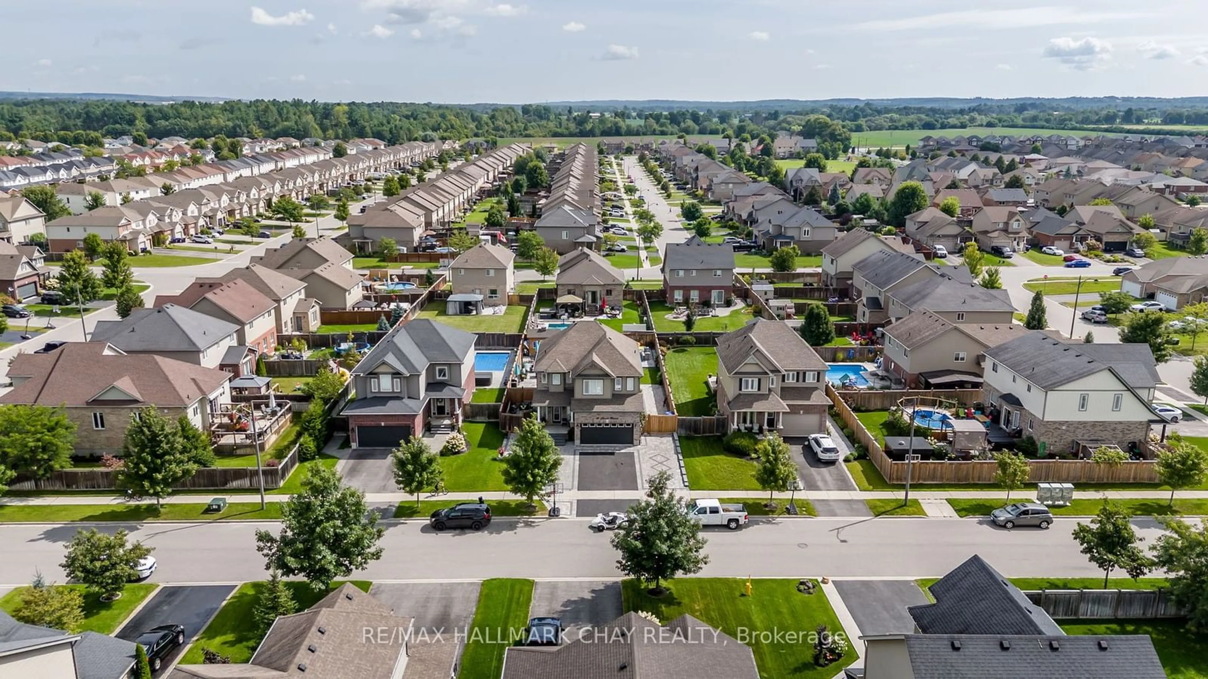 A pic from exterior of the house or condo, the street view for 59 Arnold Cres, Essa Ontario L0M 1B6