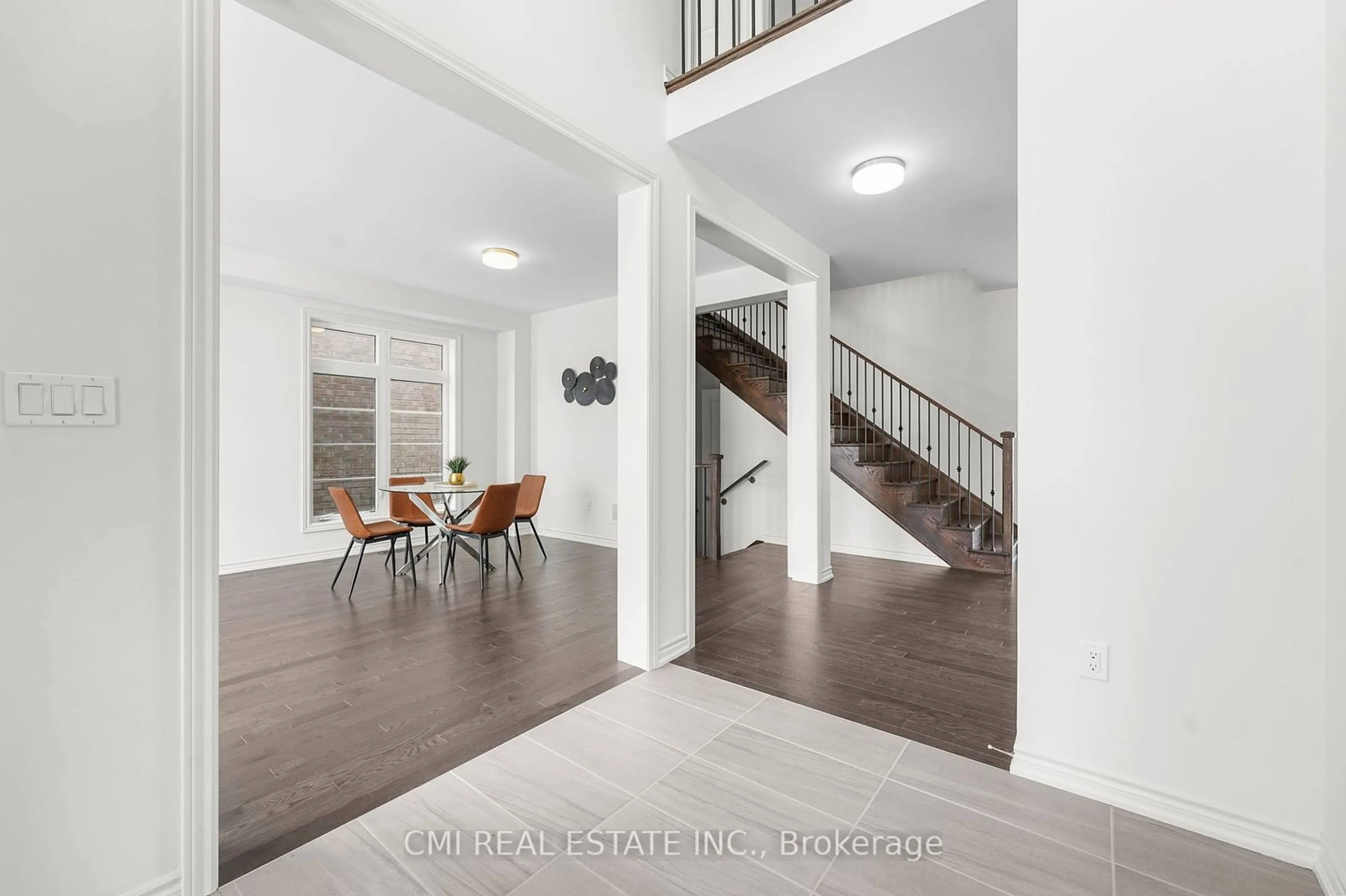 Indoor foyer for 51 Sparrow Way, Adjala-Tosorontio Ontario L0G 1W0