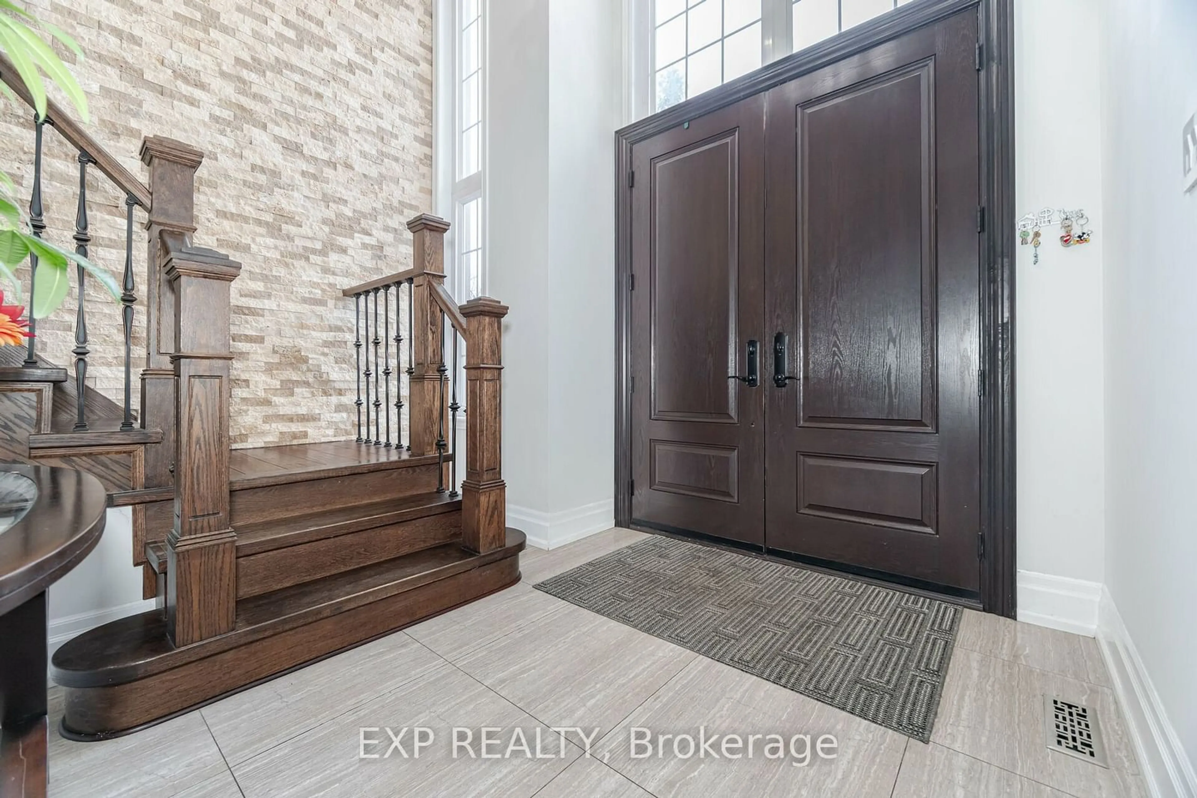 Indoor entryway for 51 Michelle Dr, Vaughan Ontario L4L 9B8