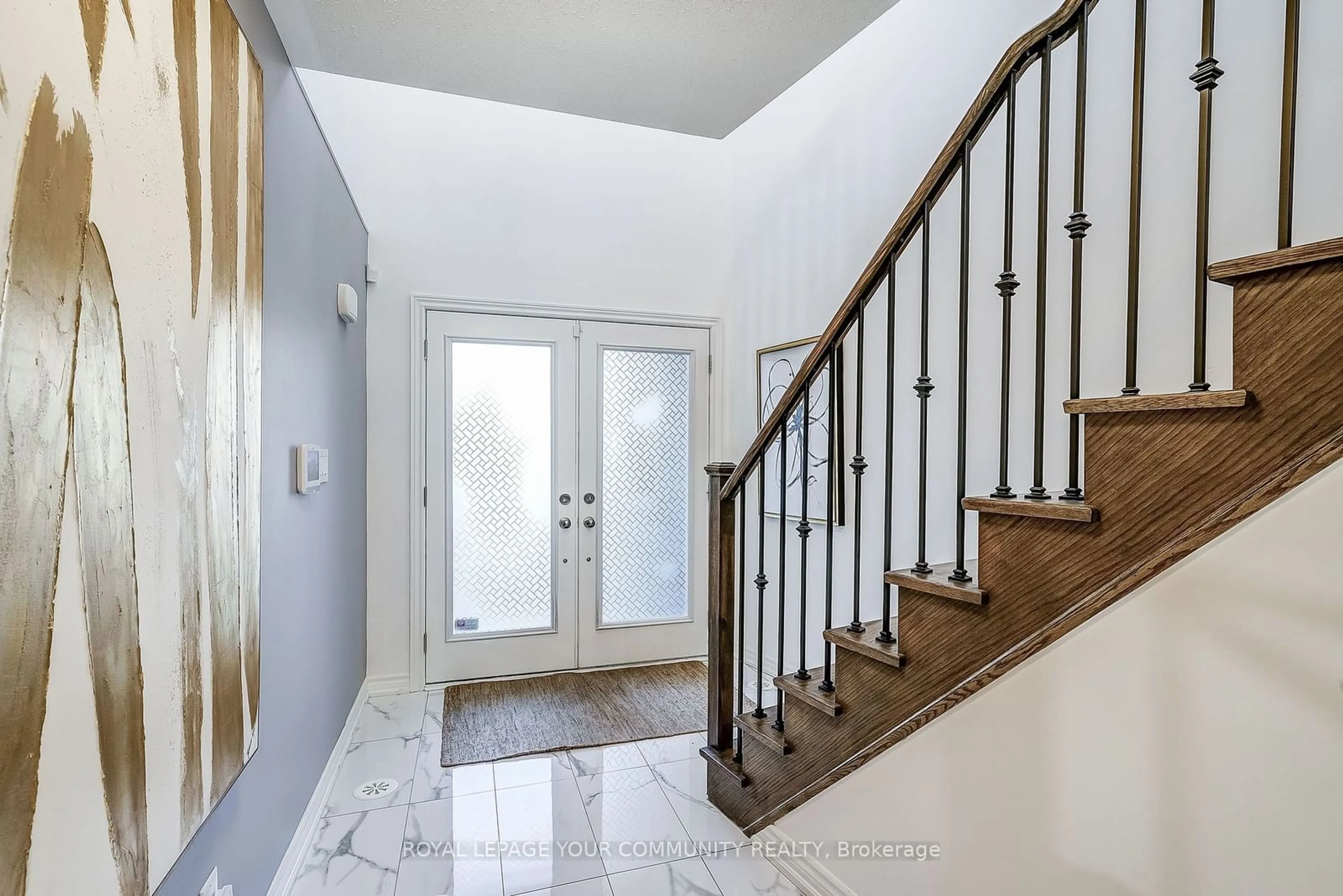 Indoor foyer for 138 Golden Tr, Vaughan Ontario L6A 5A1