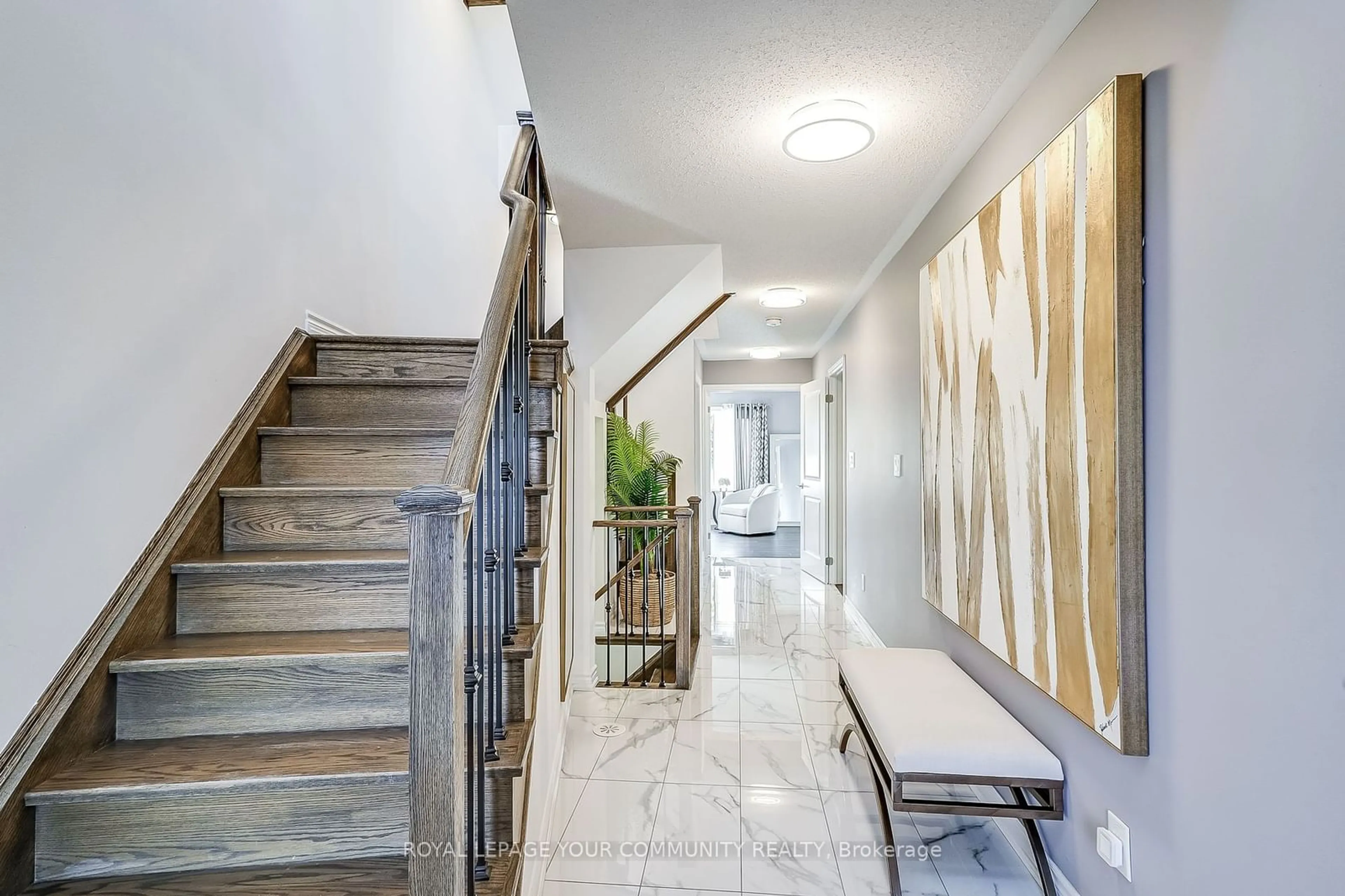 Indoor entryway for 138 Golden Tr, Vaughan Ontario L6A 5A1