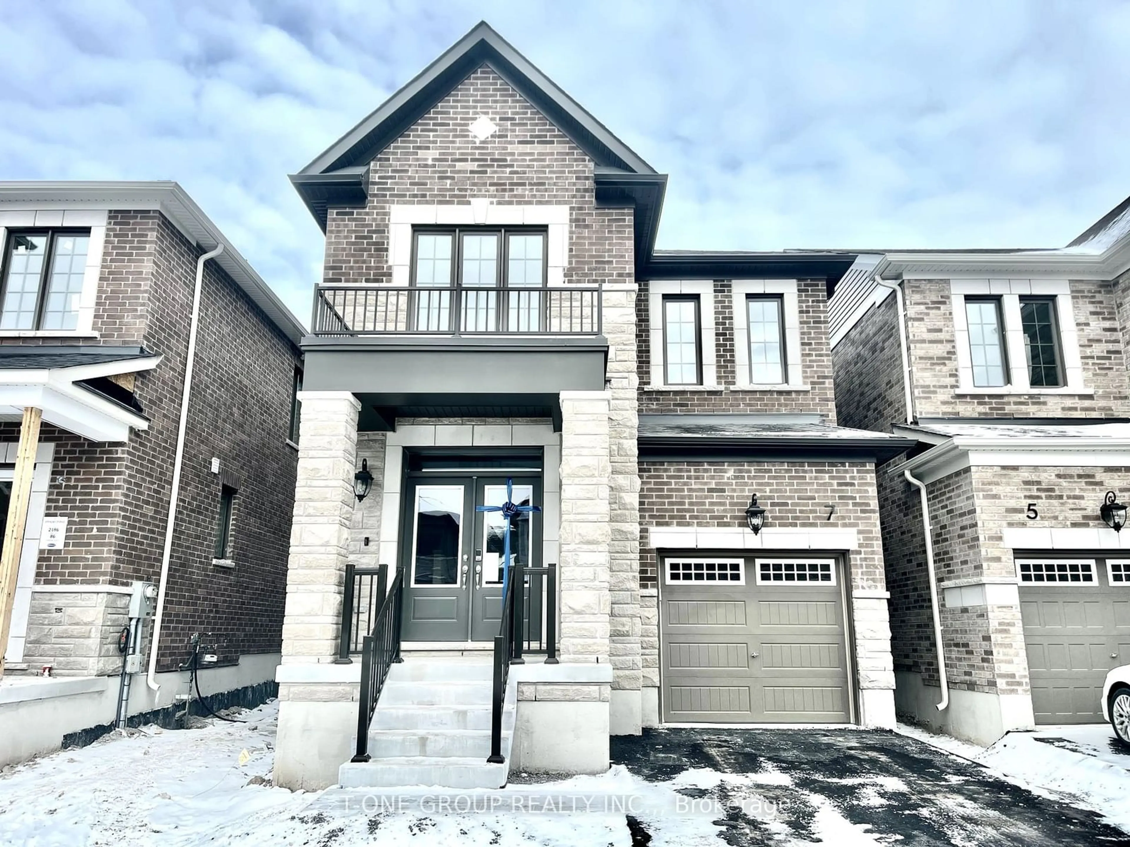 Home with brick exterior material, street for 7 Greenridge Cres, Markham Ontario L6C 3M1