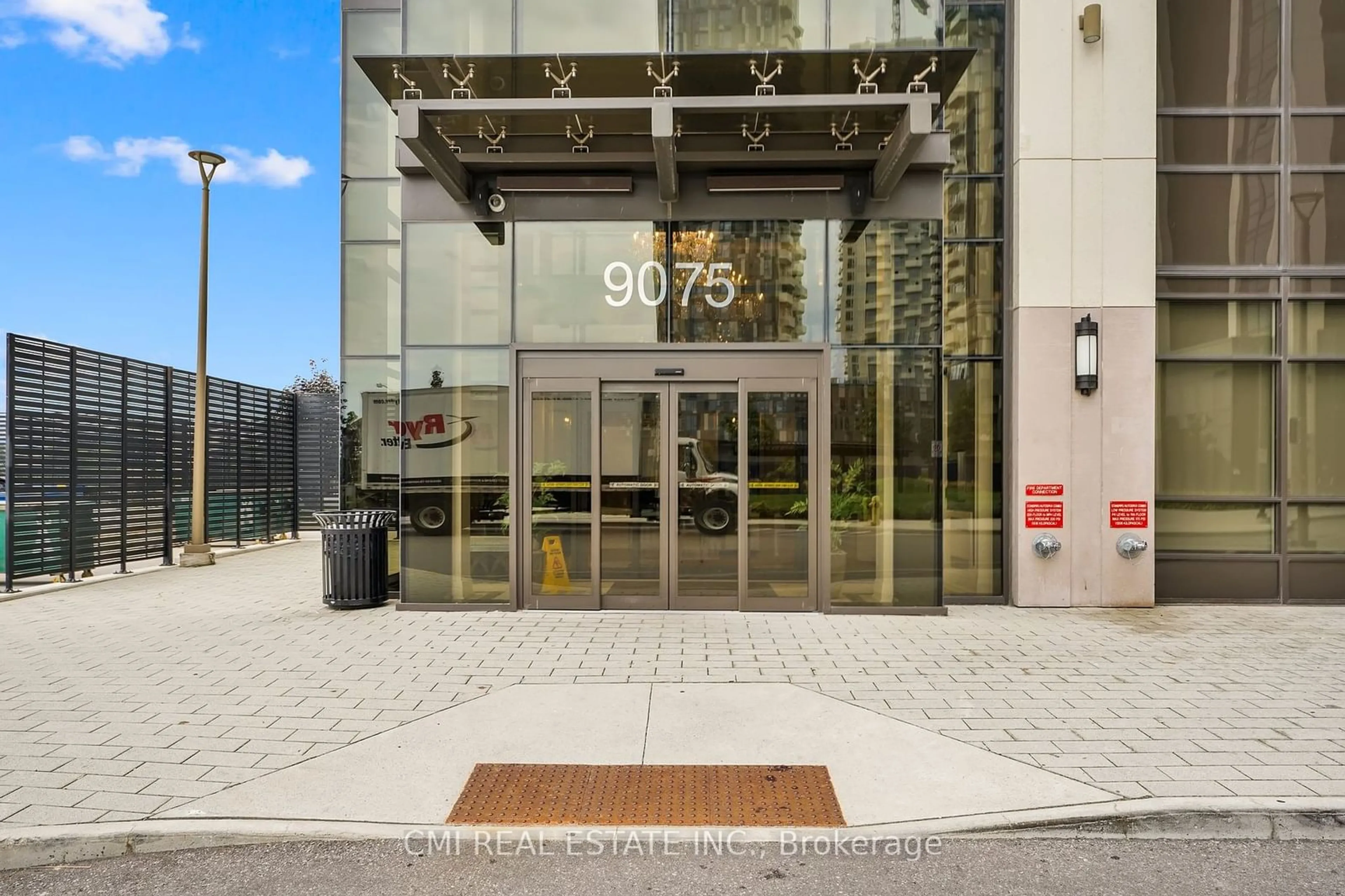 Indoor foyer for 9075 Jane St #407, Vaughan Ontario L5K 0L7