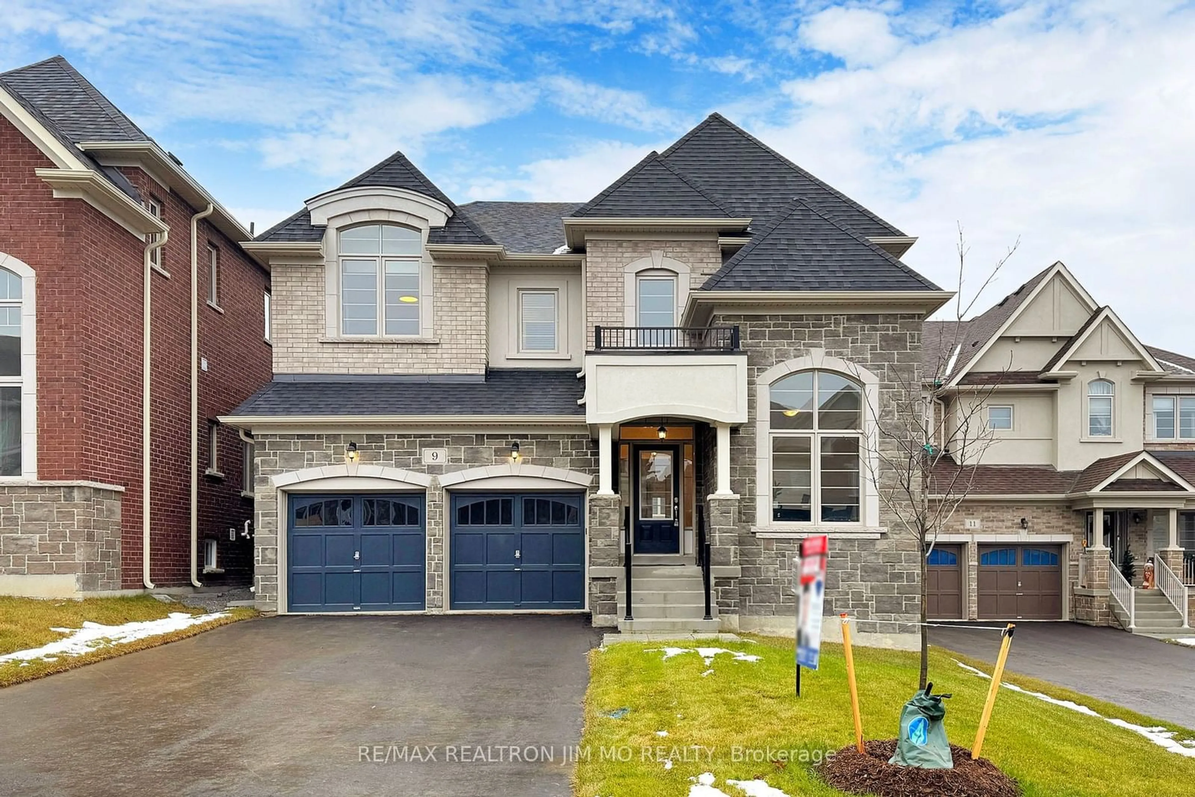 Home with brick exterior material, street for 9 Goodwin Crt, East Gwillimbury Ontario L0G 1V0