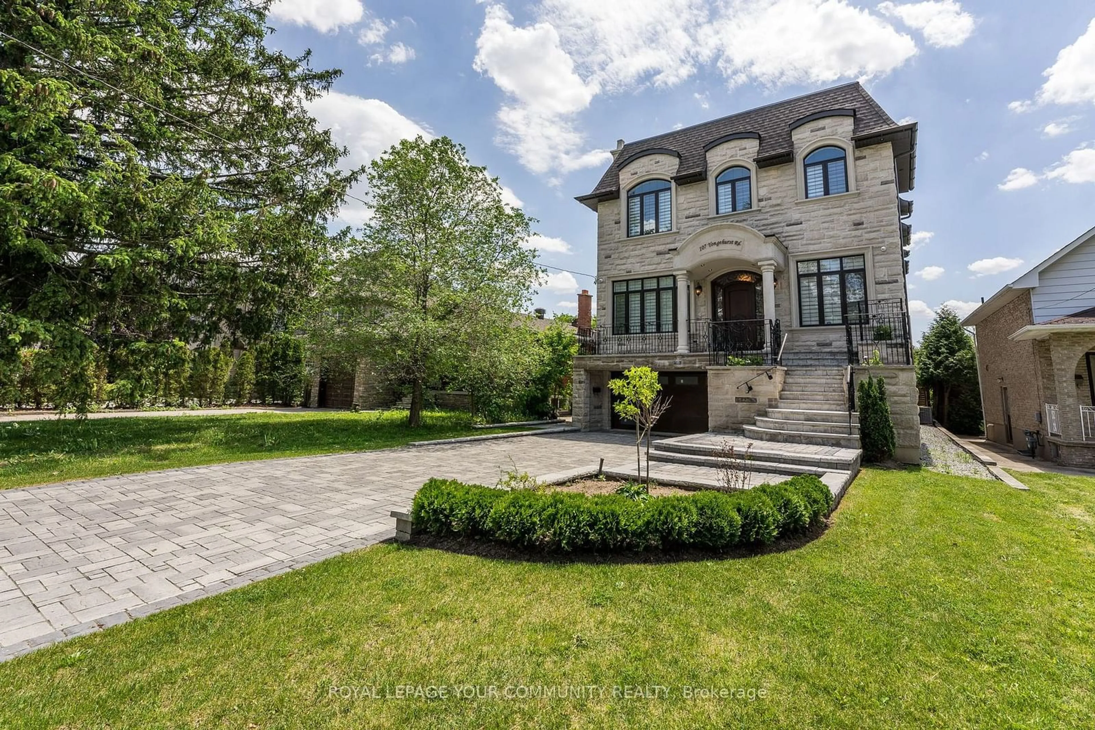 Home with brick exterior material, street for 107 Yonghurst Rd, Richmond Hill Ontario L4C 3T3