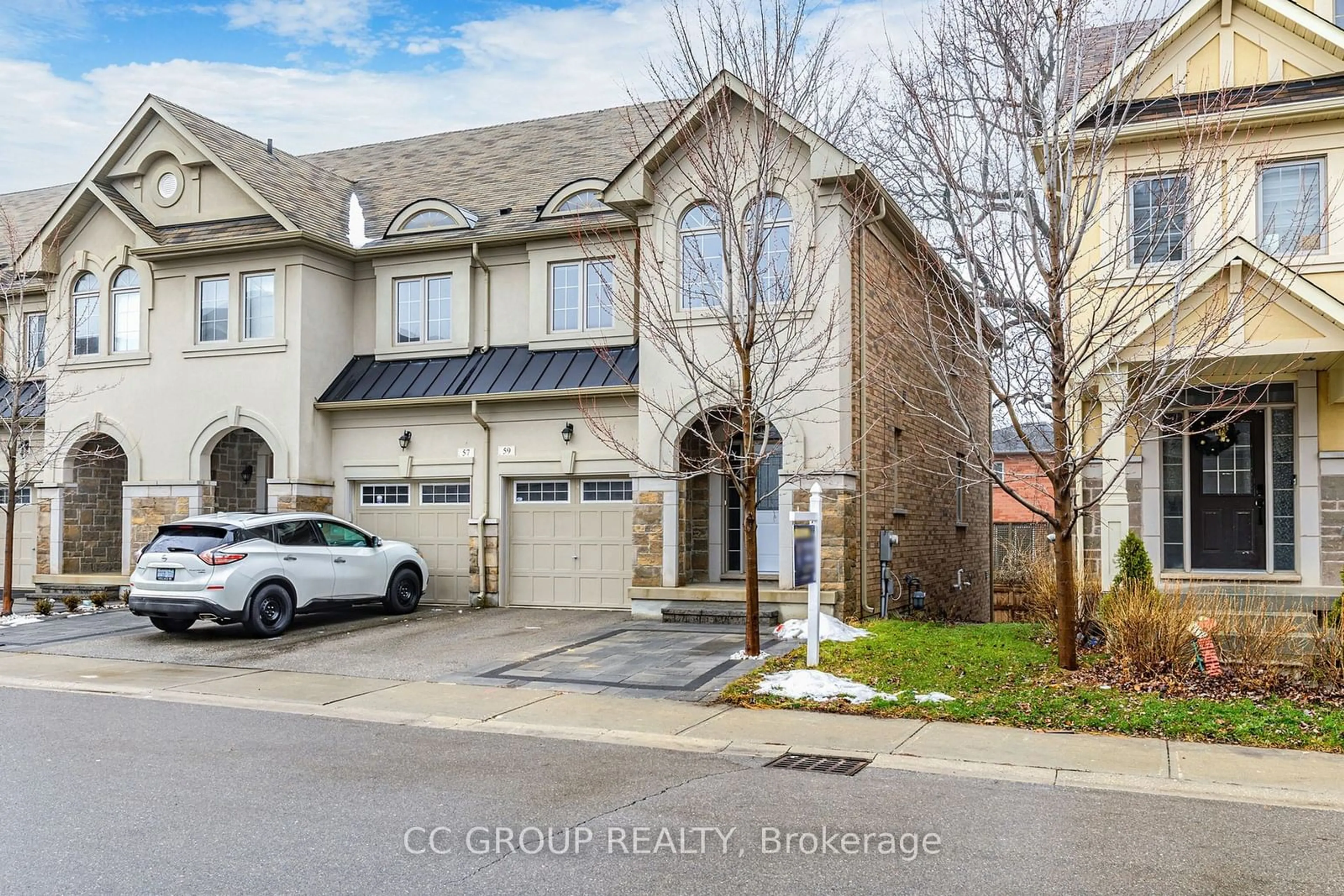 A pic from outside/outdoor area/front of a property/back of a property/a pic from drone, street for 59 Ruffle Lane, Richmond Hill Ontario L4E 0W3