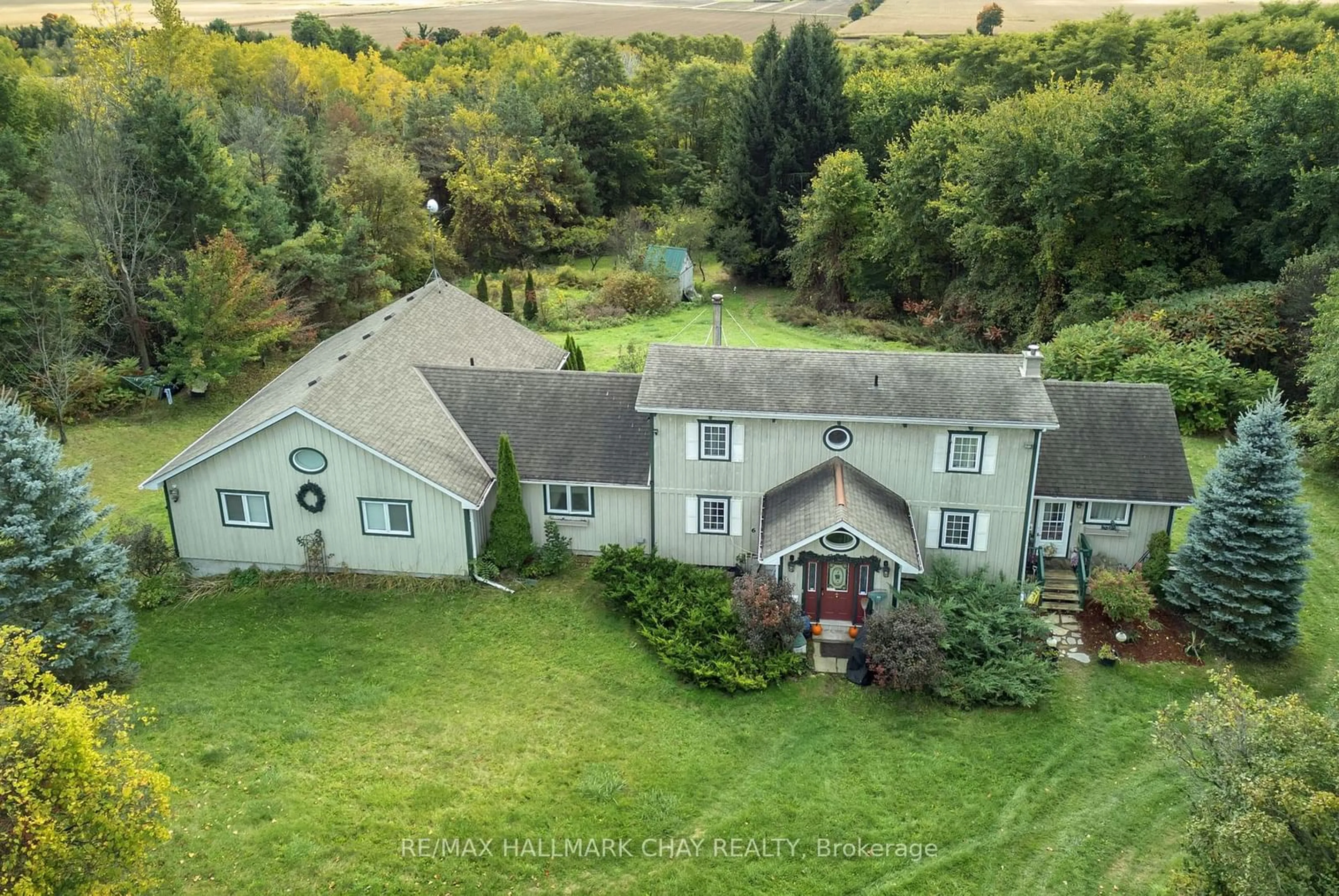 A pic from outside/outdoor area/front of a property/back of a property/a pic from drone, unknown for 6509 13th Line, New Tecumseth Ontario L9R 1V4