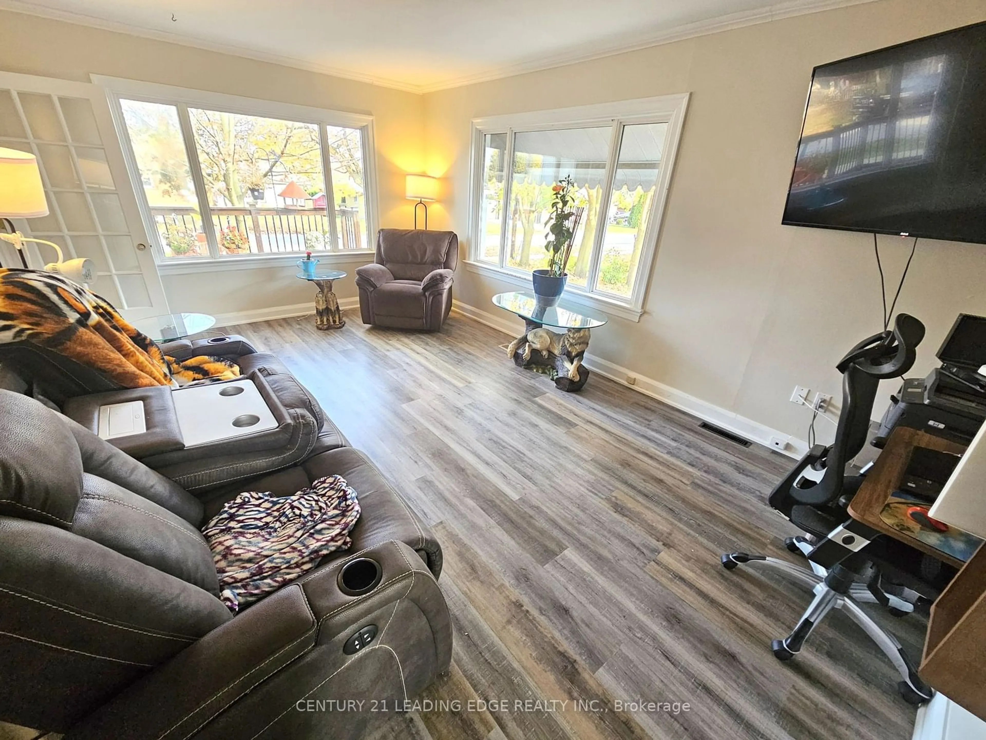 Living room with furniture, wood/laminate floor for 44 Albert St, Brock Ontario L0C 1H0