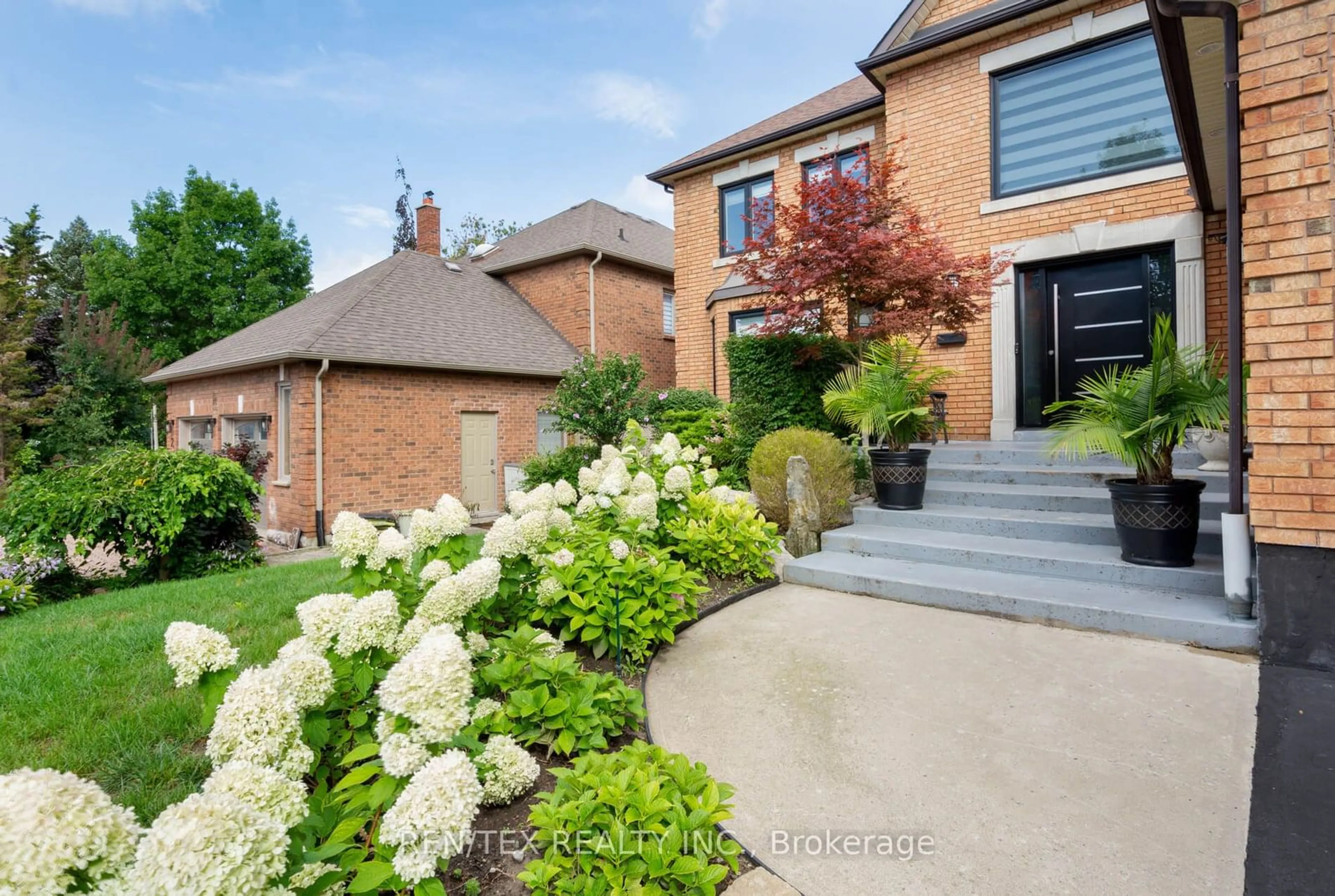 Home with brick exterior material, street for 10 Paddington Pl, Vaughan Ontario L4L 7E5