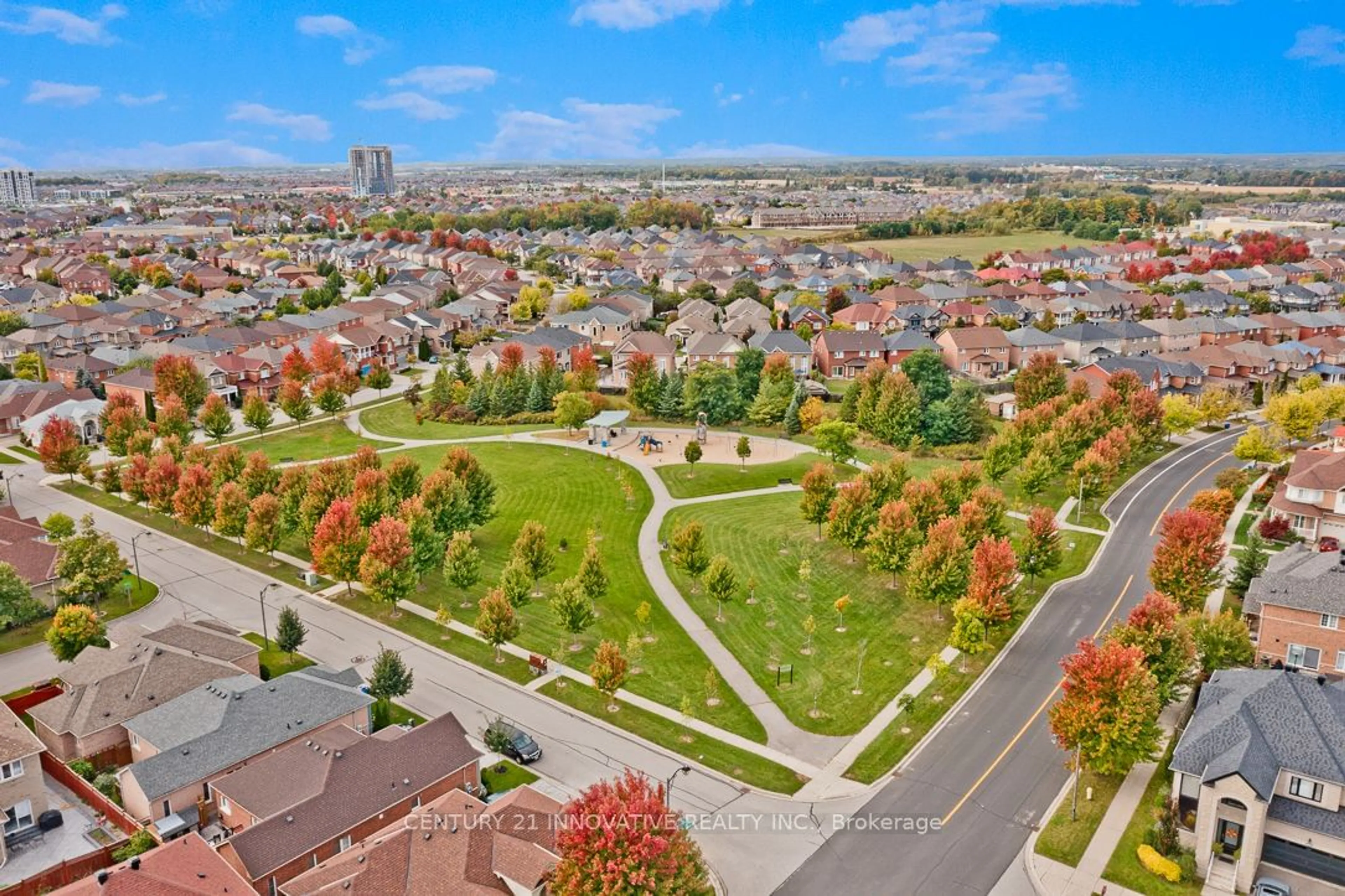 A pic from outside/outdoor area/front of a property/back of a property/a pic from drone, city buildings view from balcony for 138 Alfred Paterson Dr, Markham Ontario L6E 1L1