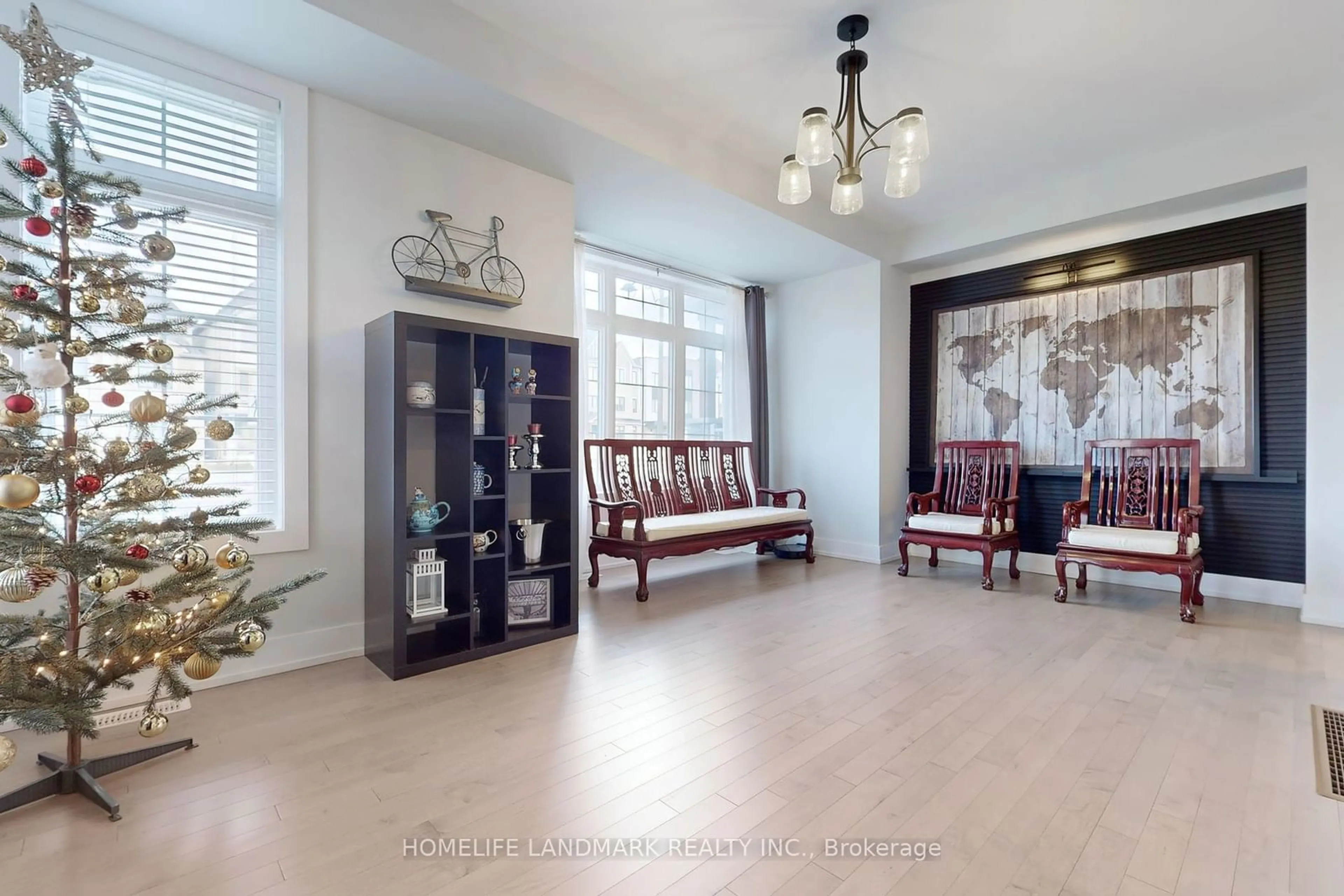 Indoor foyer for 25 York Downs Blvd, Markham Ontario L6C 1N6