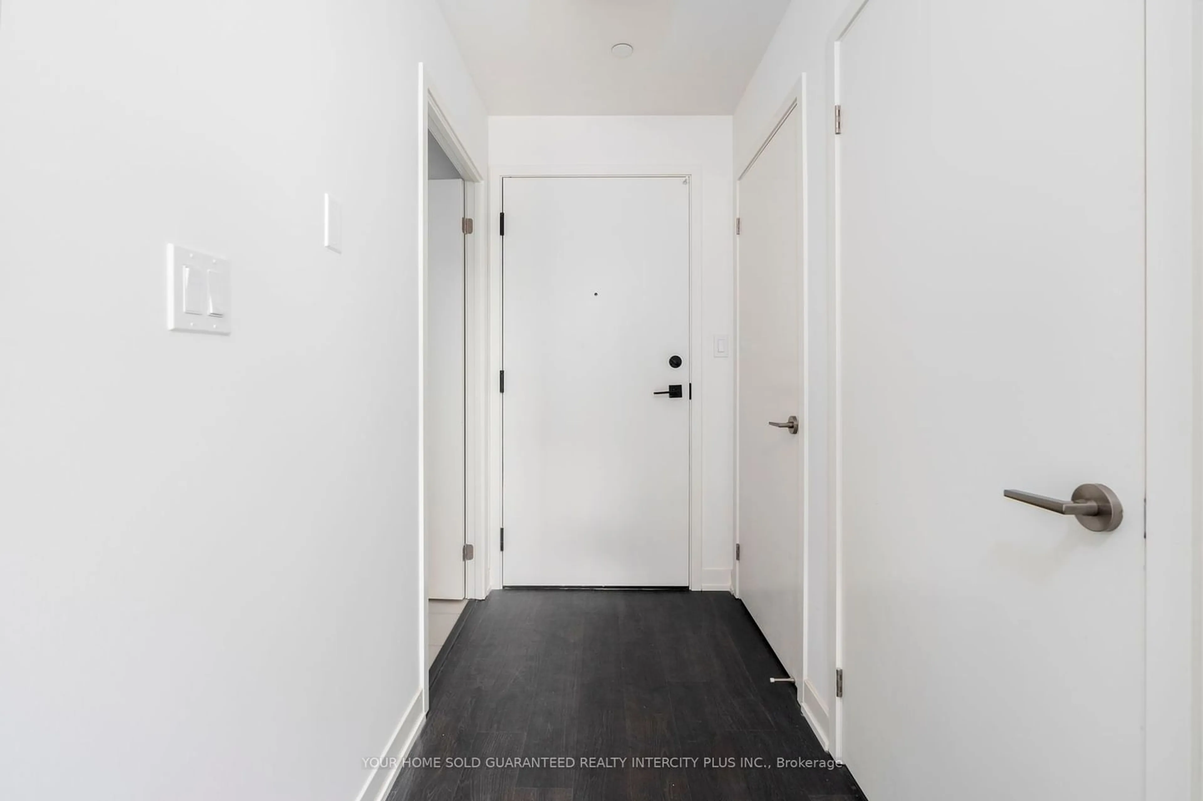 Indoor entryway for 292 Verdale Crossing #B917, Markham Ontario L6G 0H6