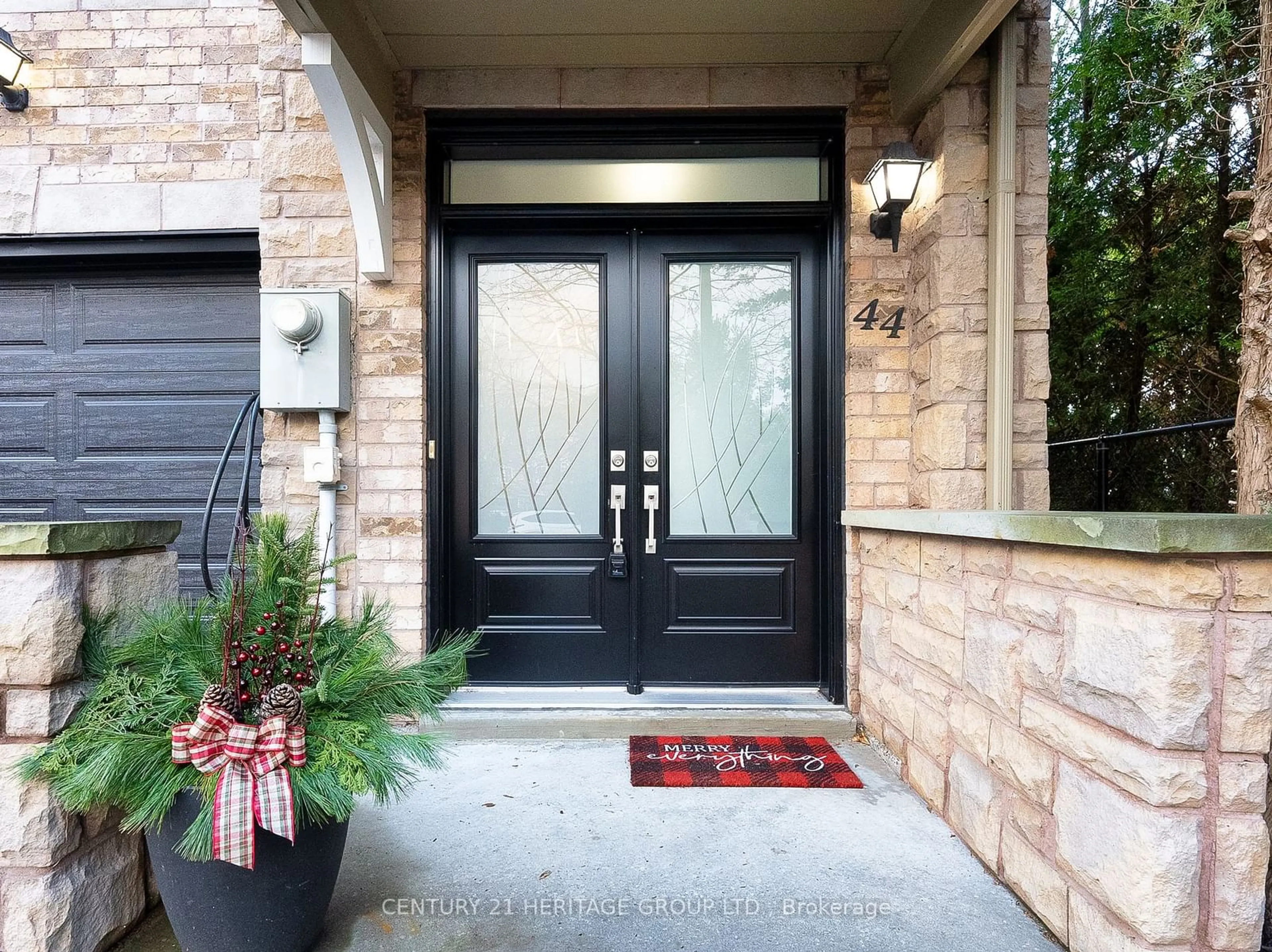 Indoor entryway for 44 Burgon Pl, Aurora Ontario L4G 7Y2