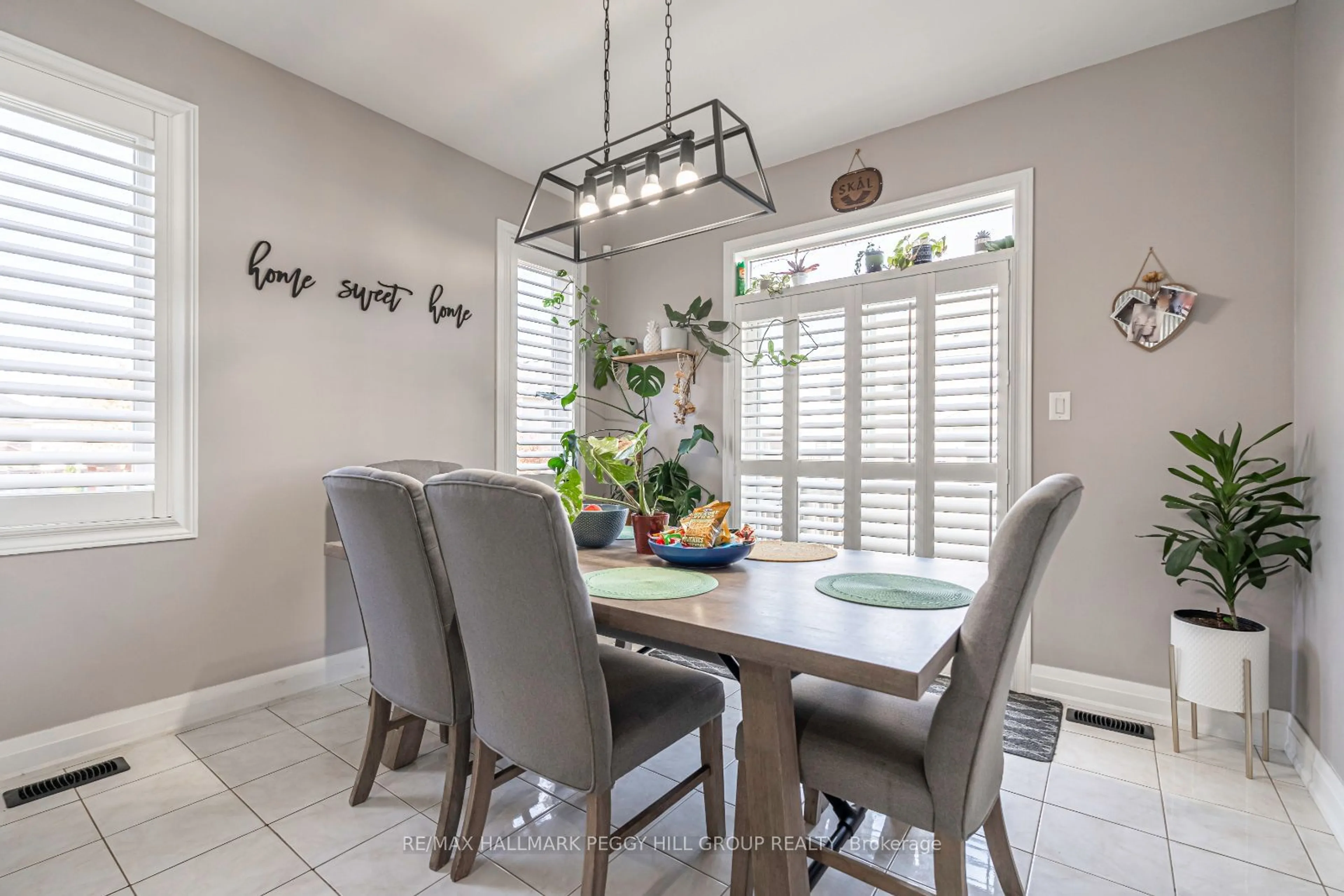 Dining room, ceramic/tile floor for 34 Legion Way, Essa Ontario L3W 0M7