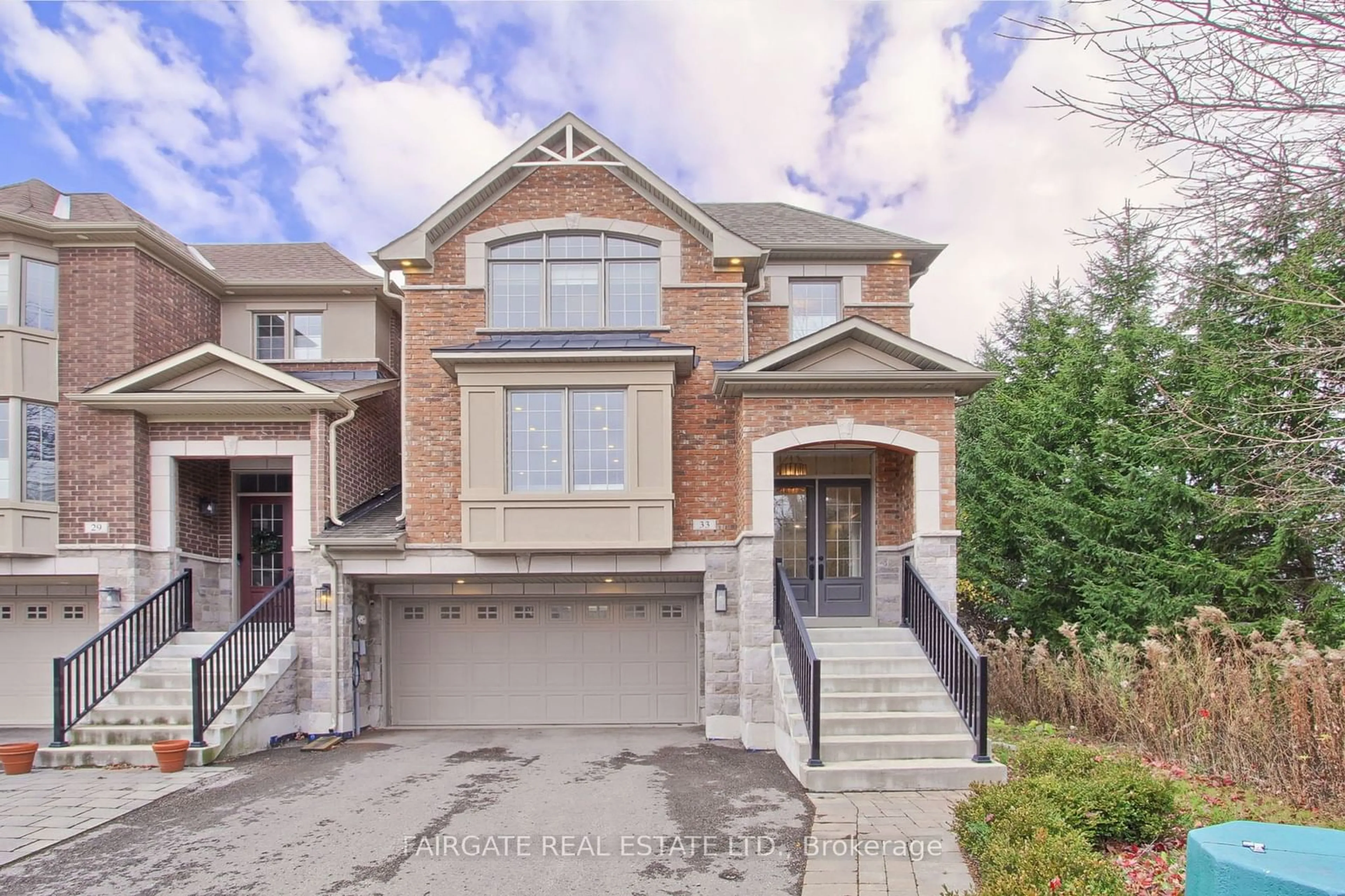 Home with brick exterior material, street for 33 Princess Charlotte Ave, Whitchurch-Stouffville Ontario L4A 7X3