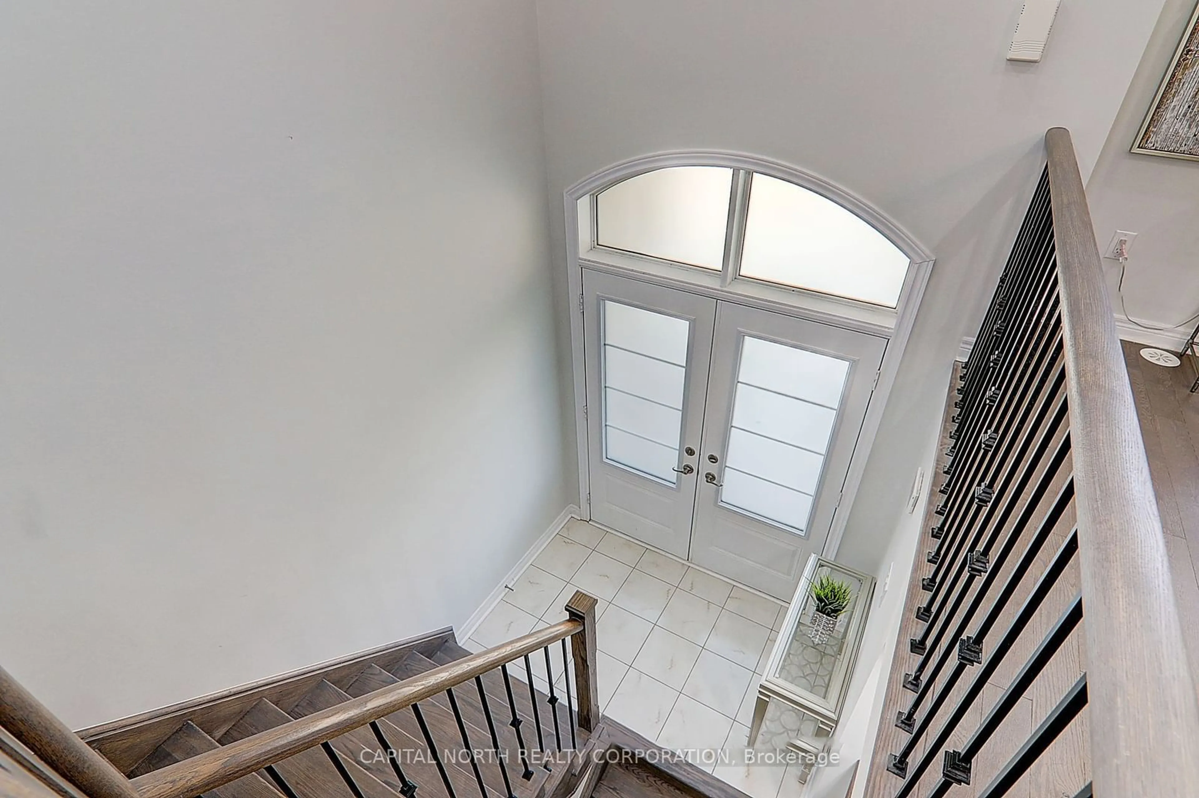 Indoor entryway for 83 Grand Trunk Ave, Vaughan Ontario L6A 5B3