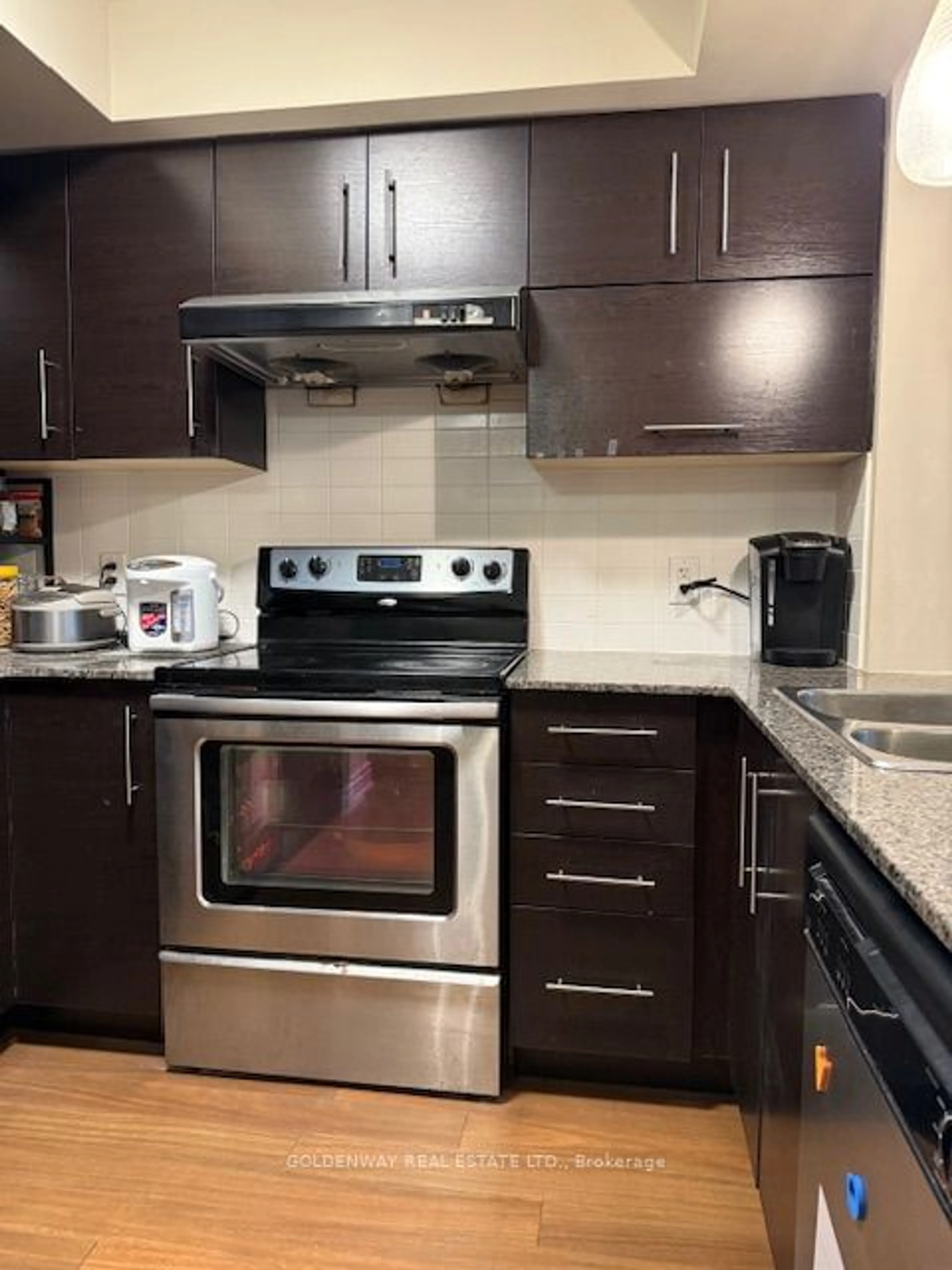 Standard kitchen, wood/laminate floor for 233 South Park Rd #501, Markham Ontario L3T 0B3