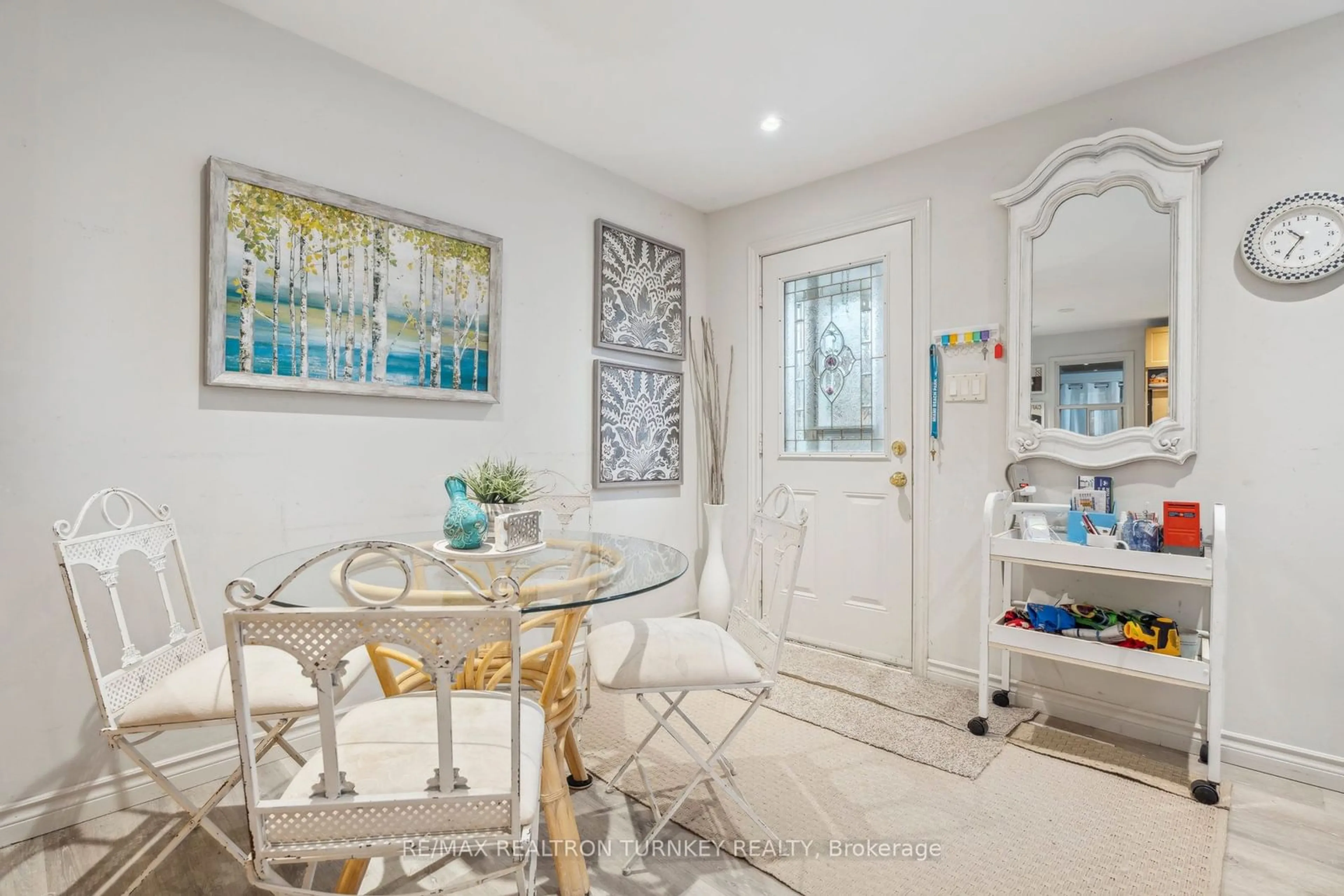 Dining room, ceramic/tile floor for 296 Lakeview Blvd, Georgina Ontario L4P 2Y7