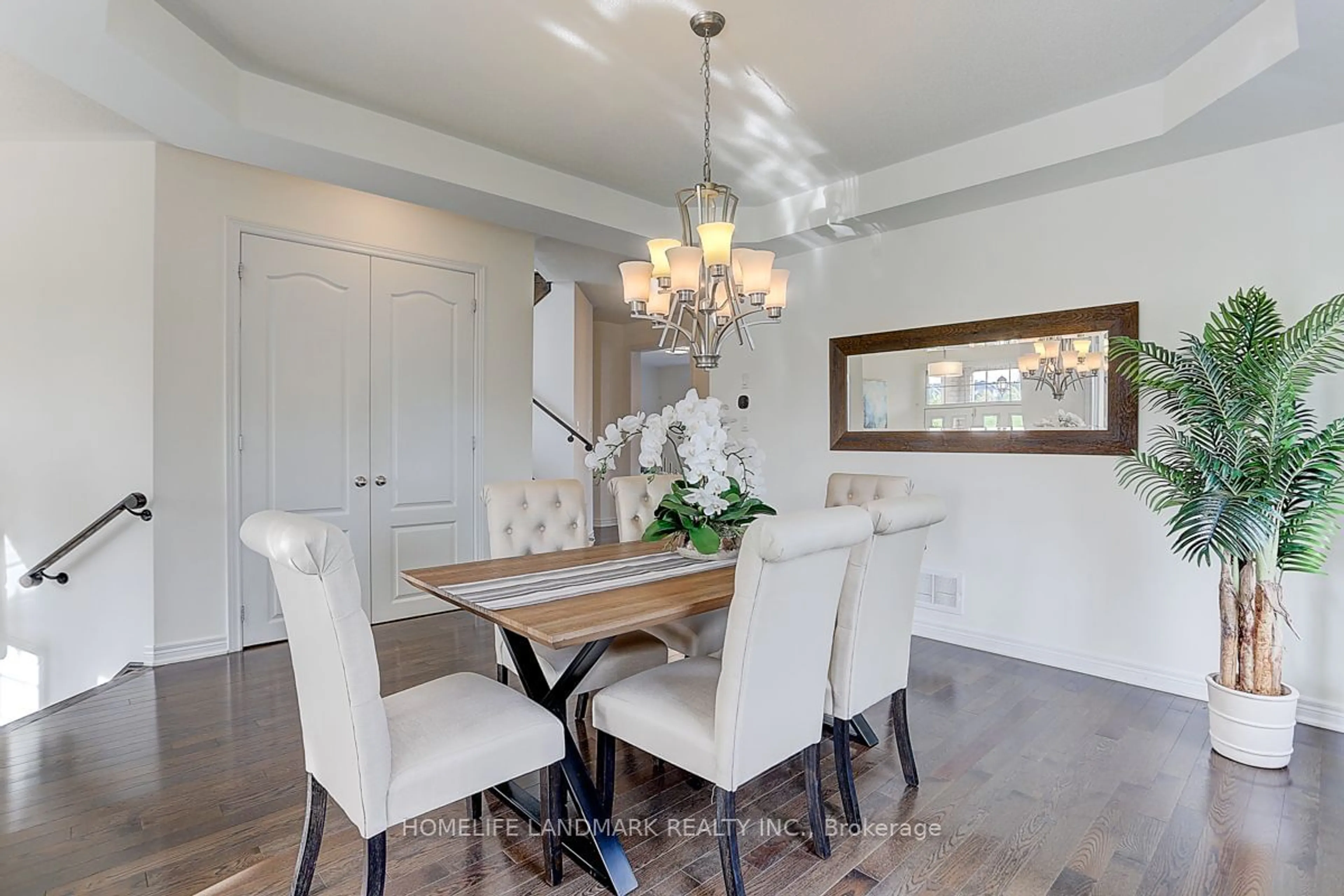 Dining room, wood/laminate floor for 223 Selwyn Rd, Richmond Hill Ontario L4E 0R4