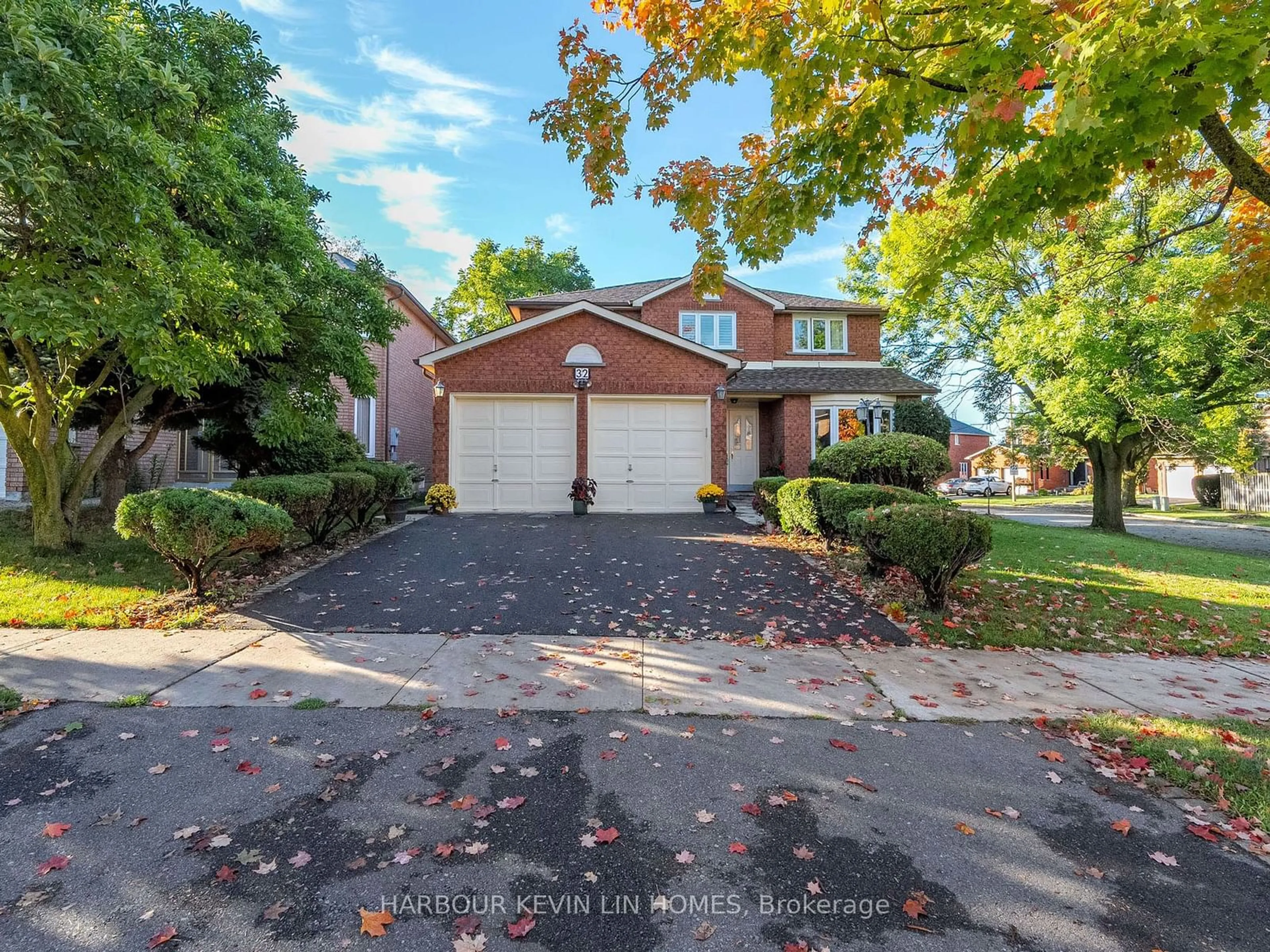 Home with brick exterior material, street for 32 Queens College Dr, Richmond Hill Ontario L4B 1P2