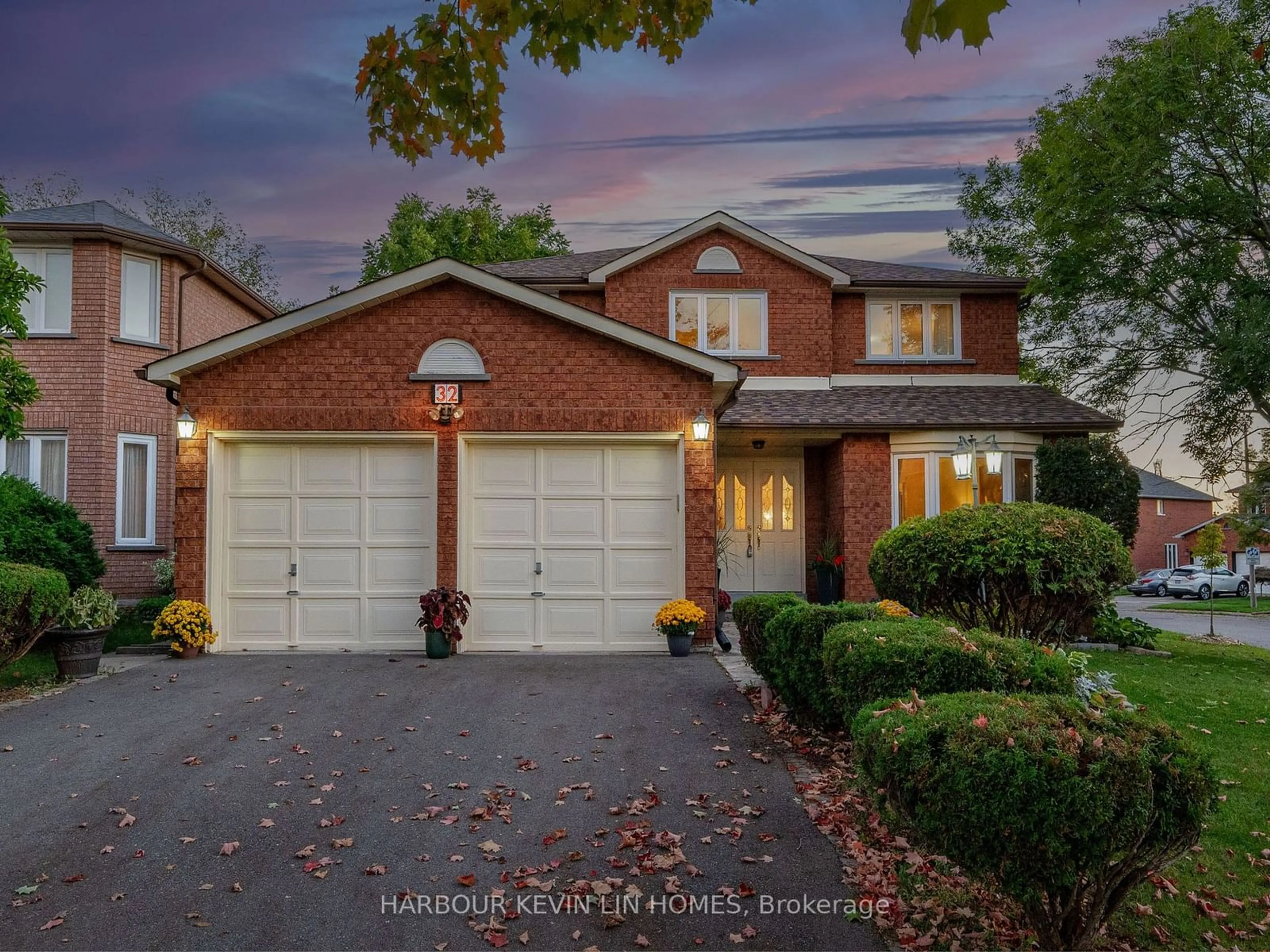 Home with brick exterior material, street for 32 Queens College Dr, Richmond Hill Ontario L4B 1P2