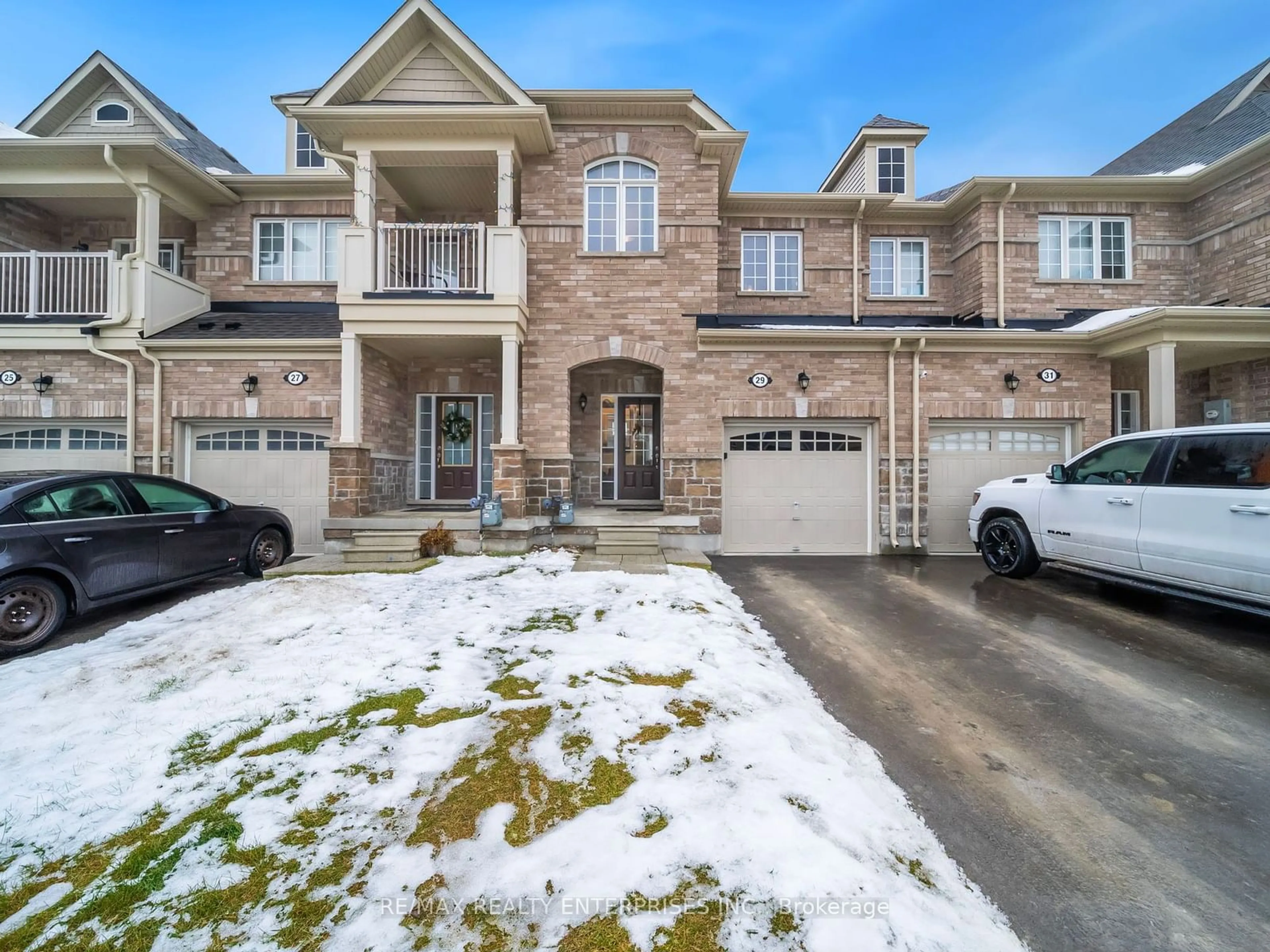 A pic from outside/outdoor area/front of a property/back of a property/a pic from drone, street for 29 Cliff Thompson Crt, Georgina Ontario L0E 1R0