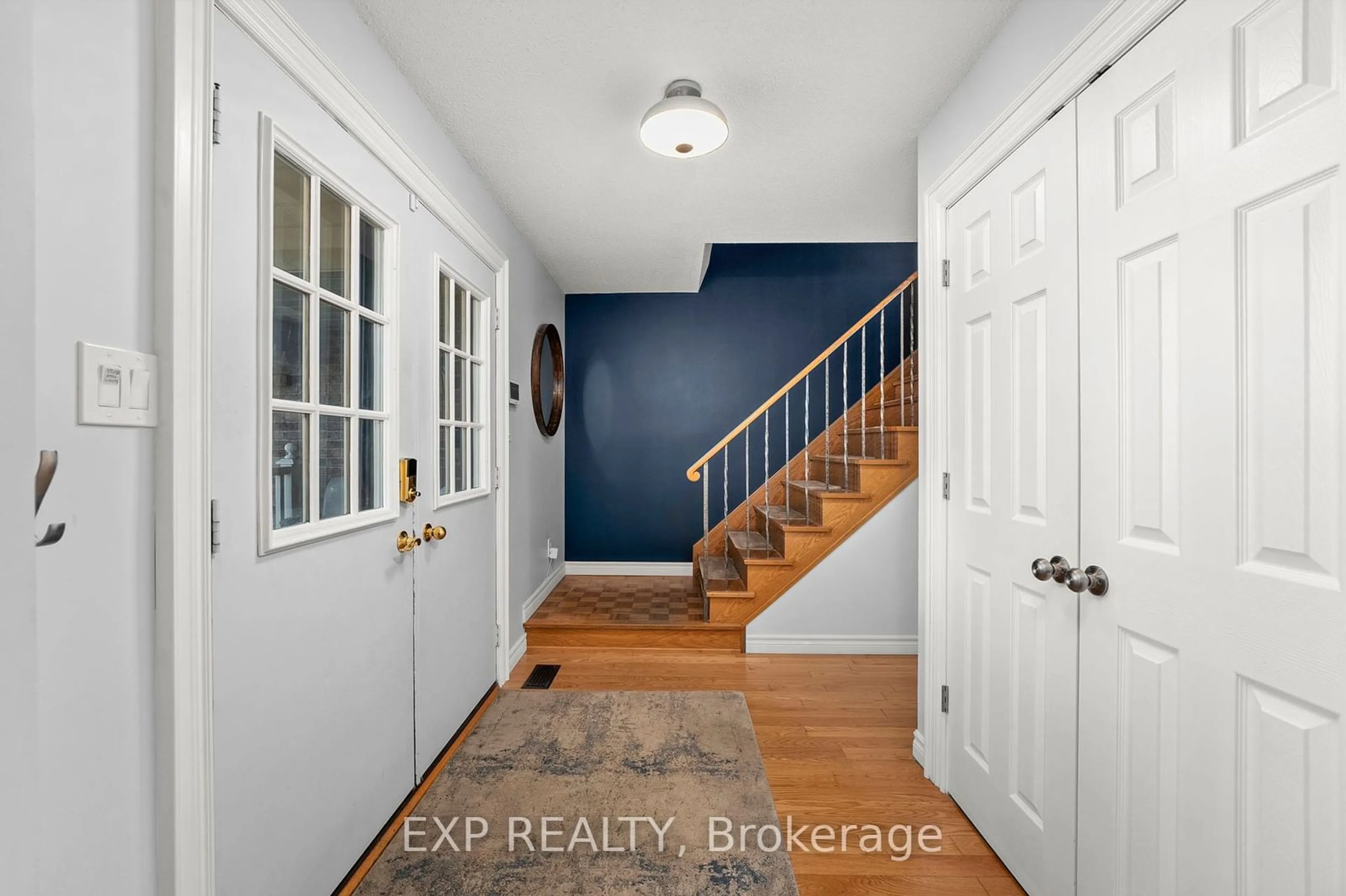 Indoor entryway for 29 May Ave, East Gwillimbury Ontario L0G 1V0