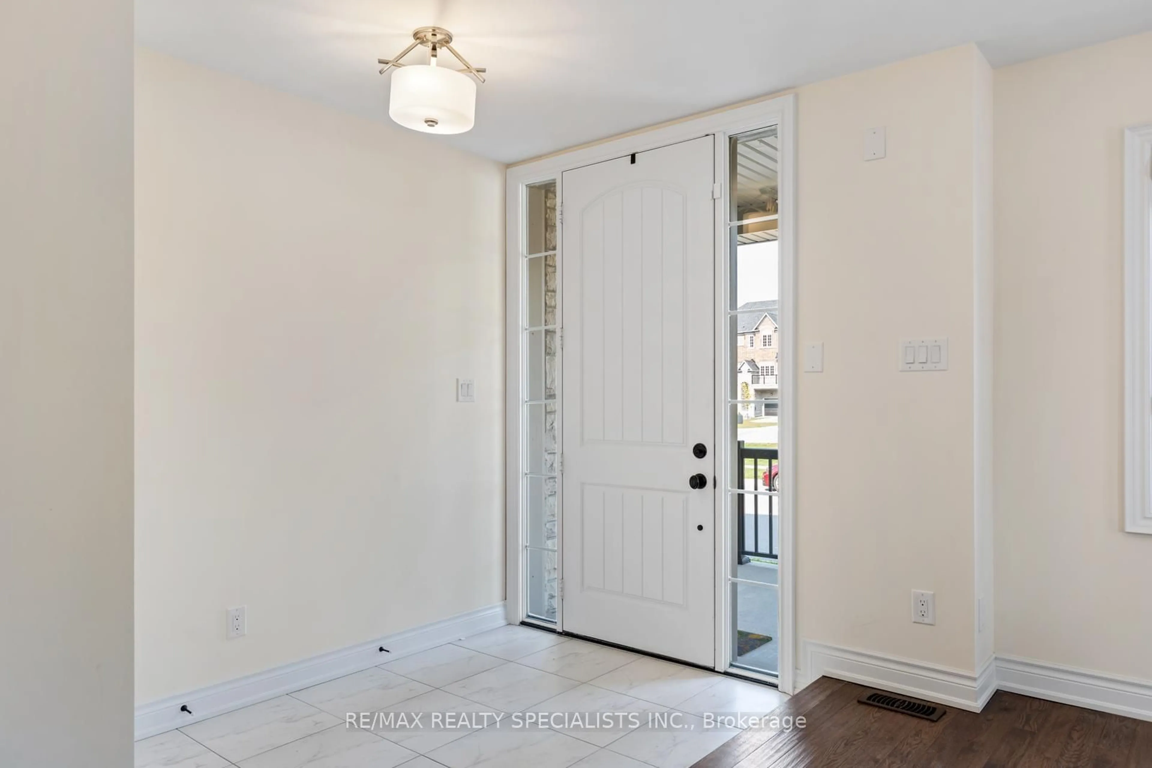 Indoor entryway for 39 New Yorkton Ave, Markham Ontario L6C 0Y5