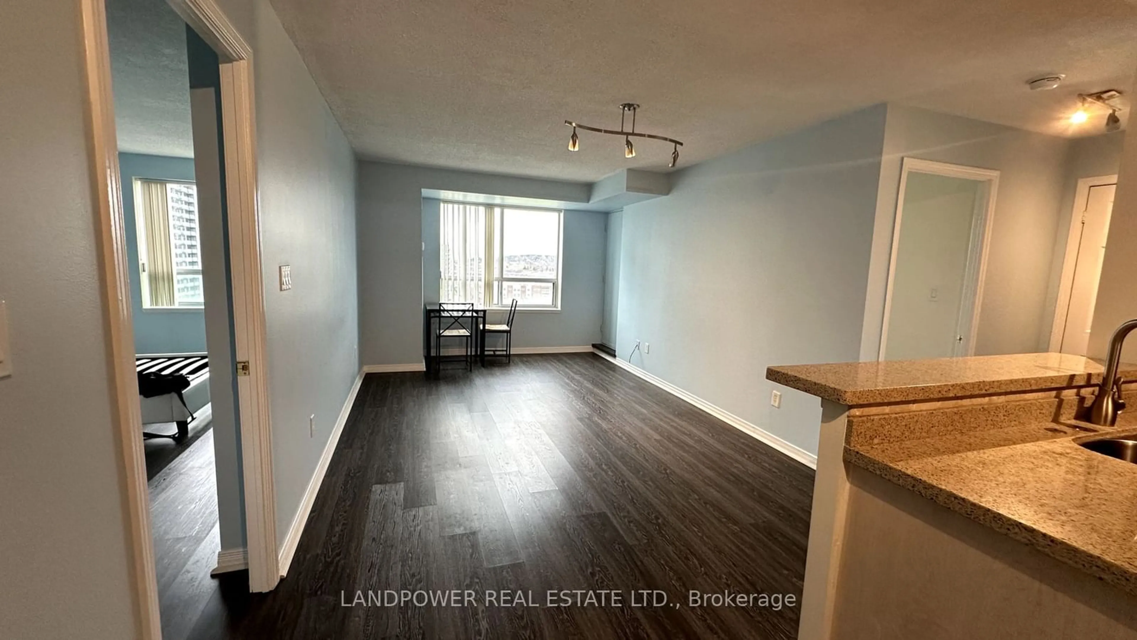 A pic of a room for 39 Oneida Cres #1013, Richmond Hill Ontario L4B 4T9