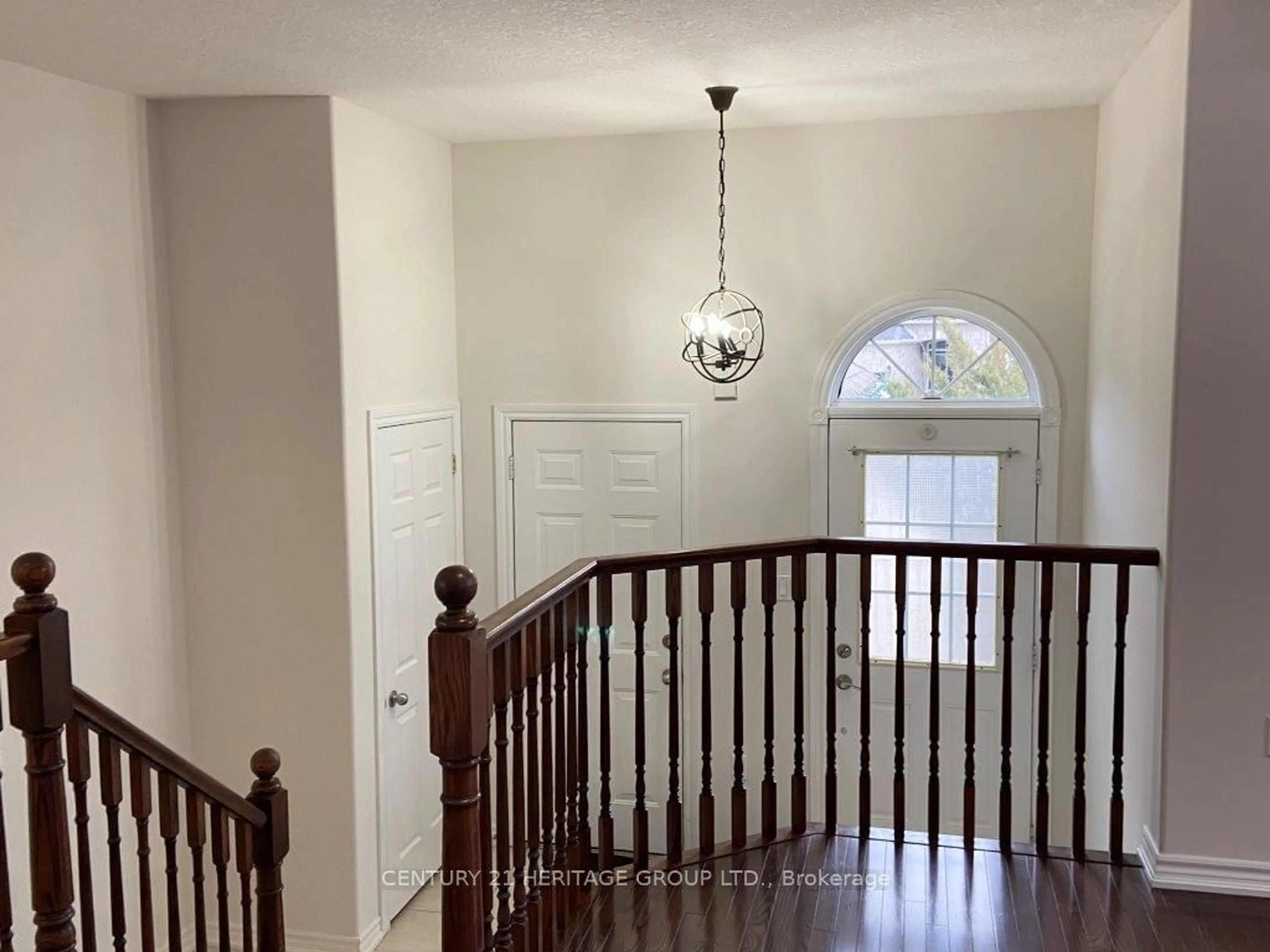 Indoor entryway for 1018 Griggs Rd, Innisfil Ontario L9S 0A6