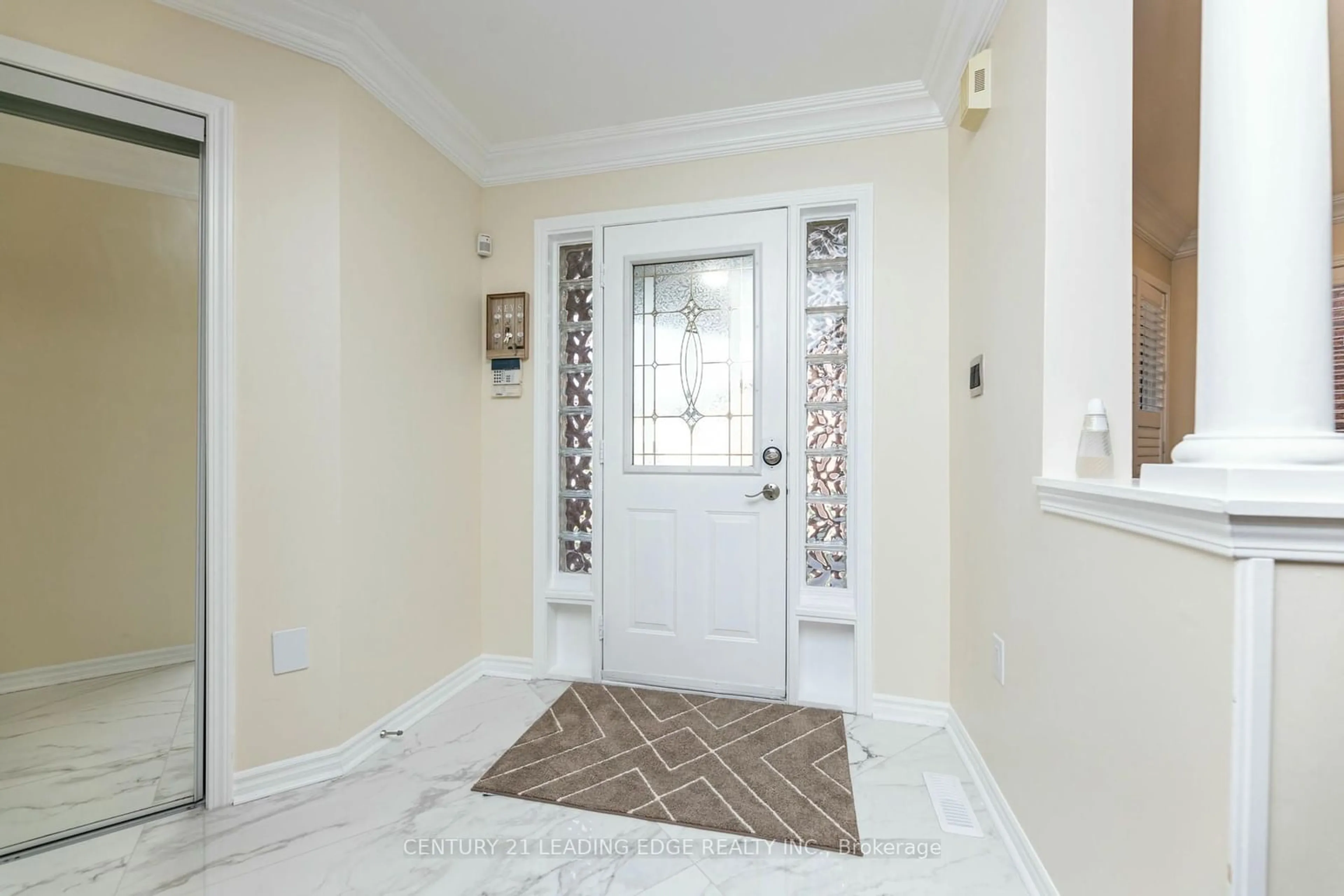 Indoor entryway for 38 Roughley St, Bradford West Gwillimbury Ontario L3Z 3B3