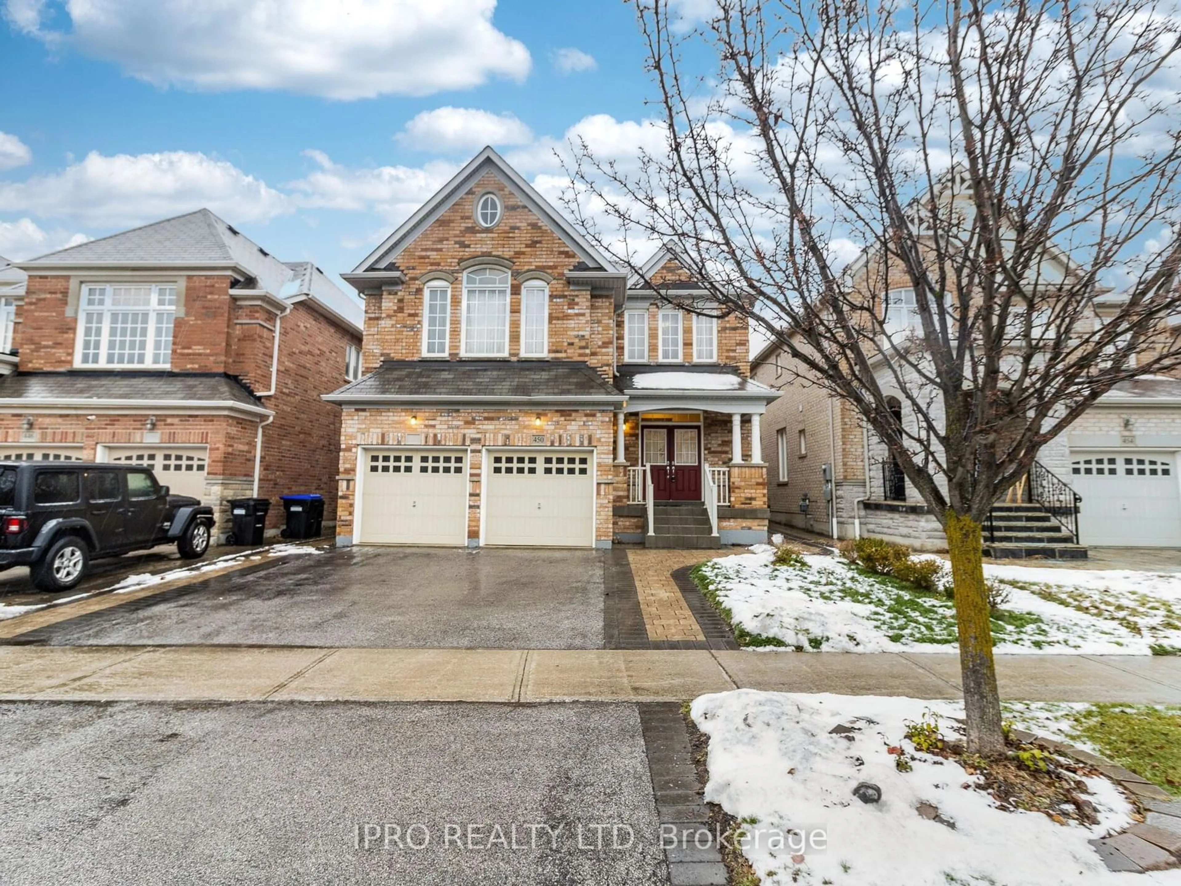 Home with brick exterior material, street for 450 Summerlyn Tr, Bradford West Gwillimbury Ontario L3Z 0E3