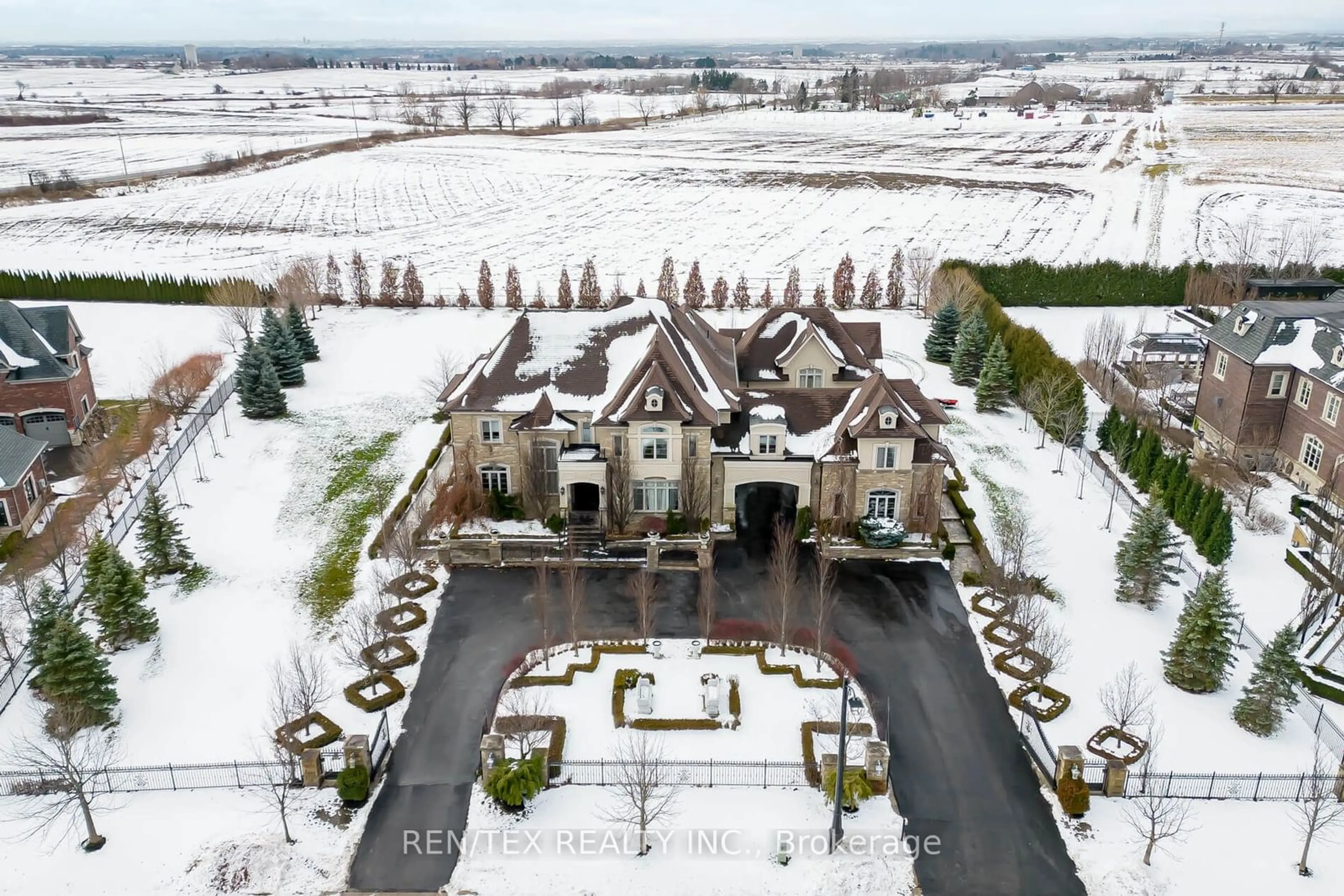 A pic from outside/outdoor area/front of a property/back of a property/a pic from drone, mountain view for 106 Stallions Crt, Vaughan Ontario L6A 4V5