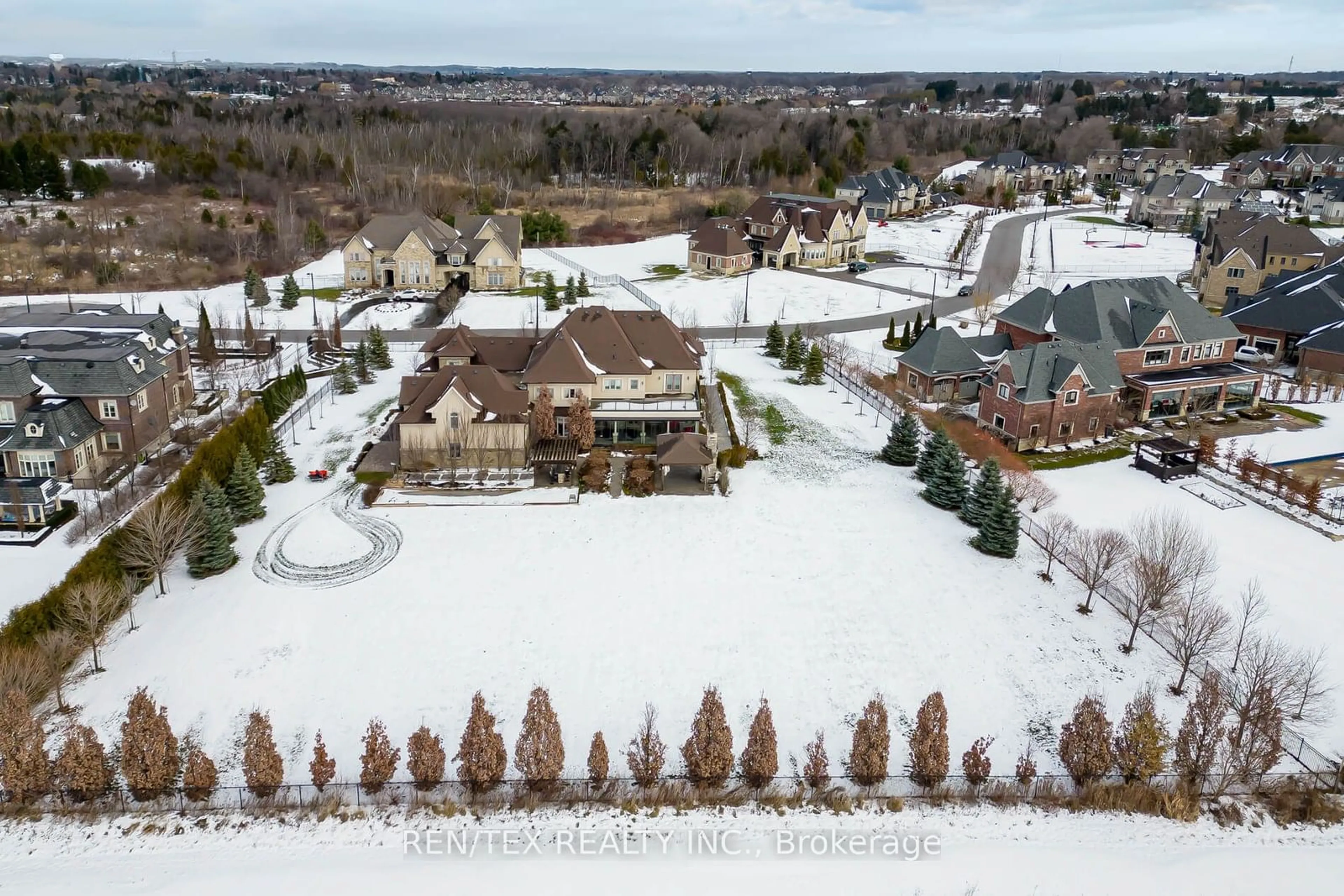 A pic from outside/outdoor area/front of a property/back of a property/a pic from drone, mountain view for 106 Stallions Crt, Vaughan Ontario L6A 4V5