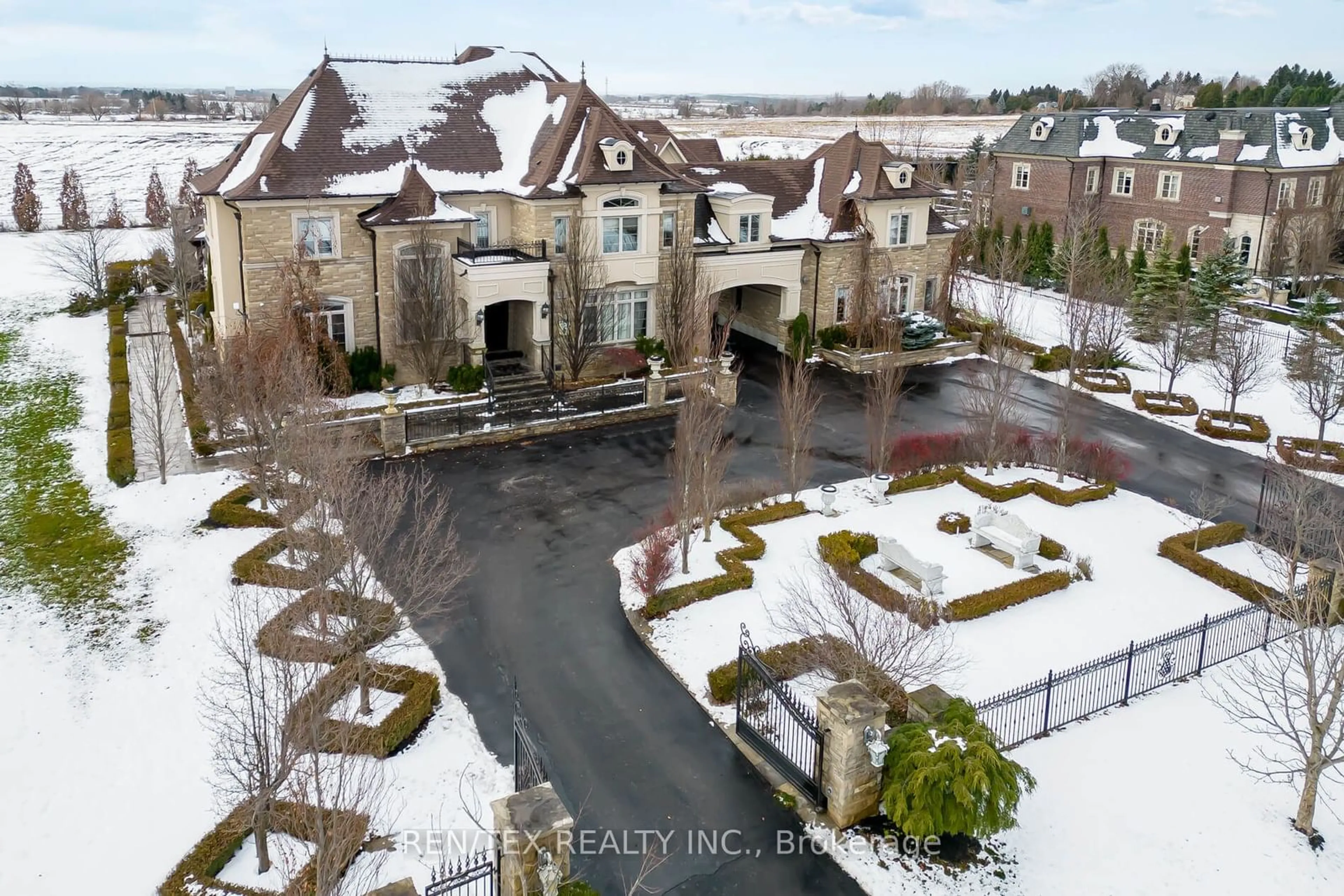 A pic from outside/outdoor area/front of a property/back of a property/a pic from drone, city buildings view from balcony for 106 Stallions Crt, Vaughan Ontario L6A 4V5