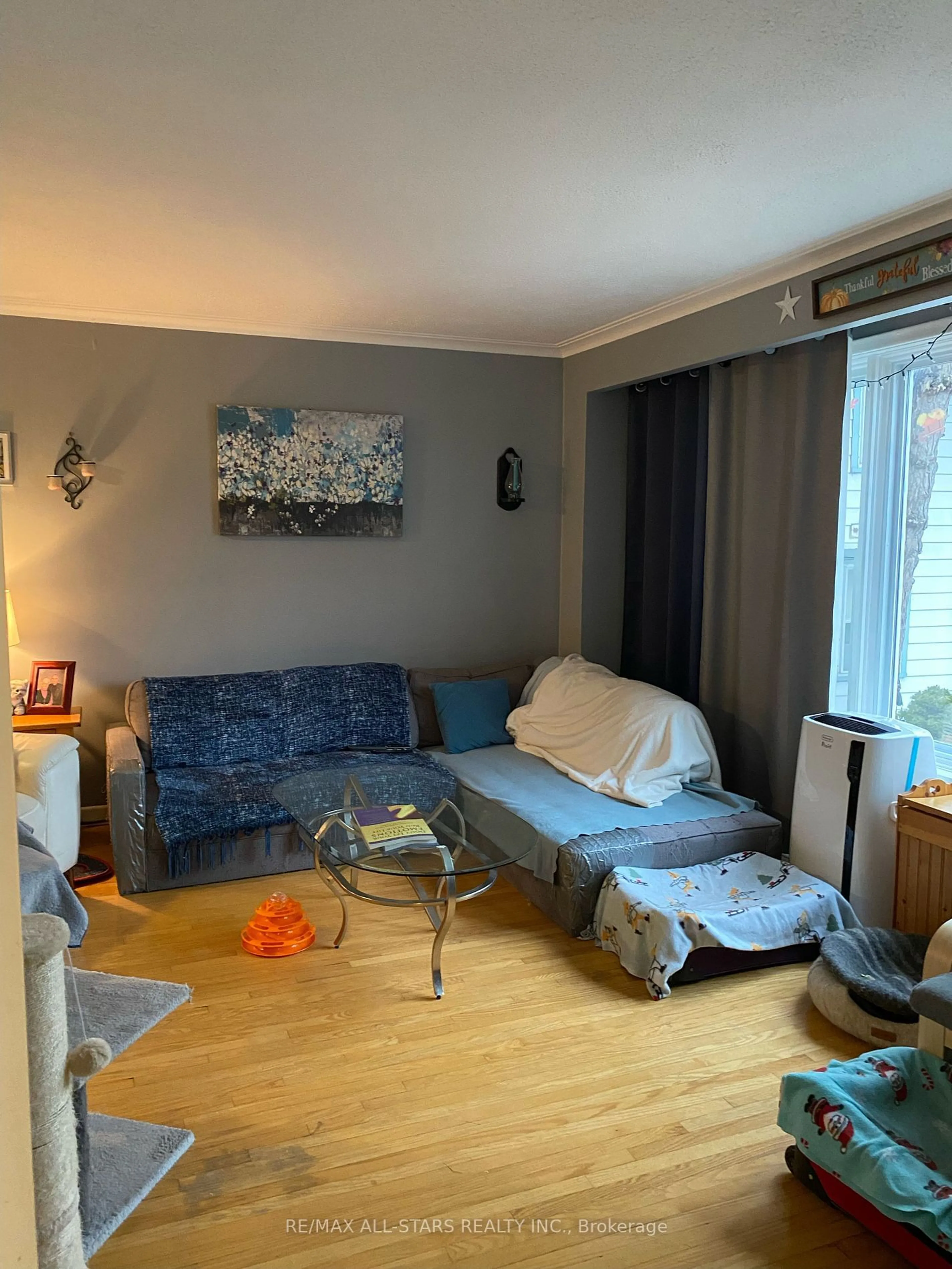 A pic of a room for 33 Jerman St, Markham Ontario L3P 2S4