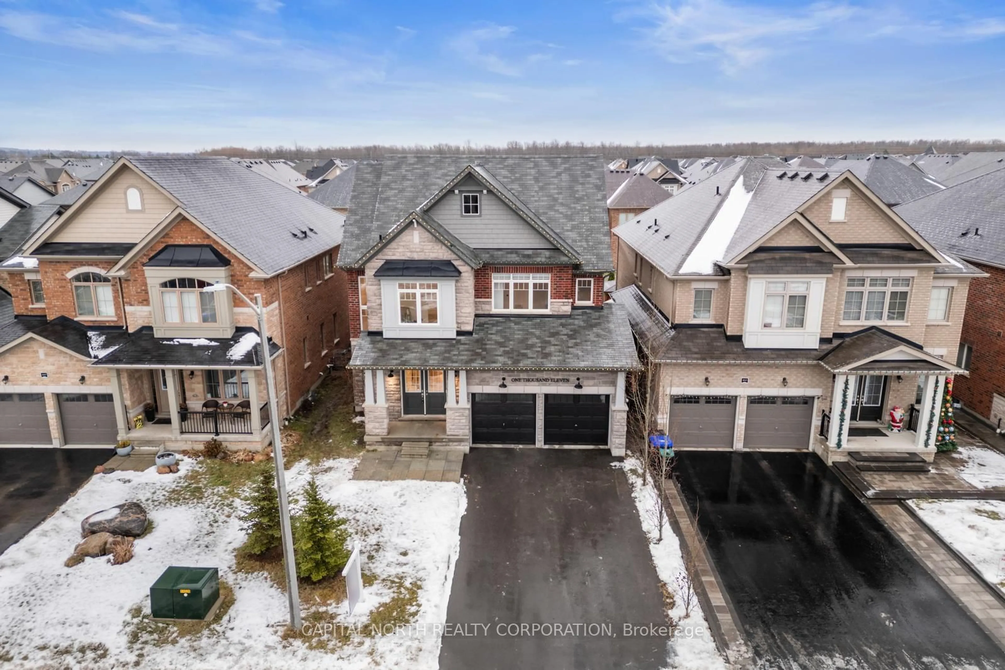 A pic from outside/outdoor area/front of a property/back of a property/a pic from drone, street for 1011 Larter St, Innisfil Ontario L9S 0A8