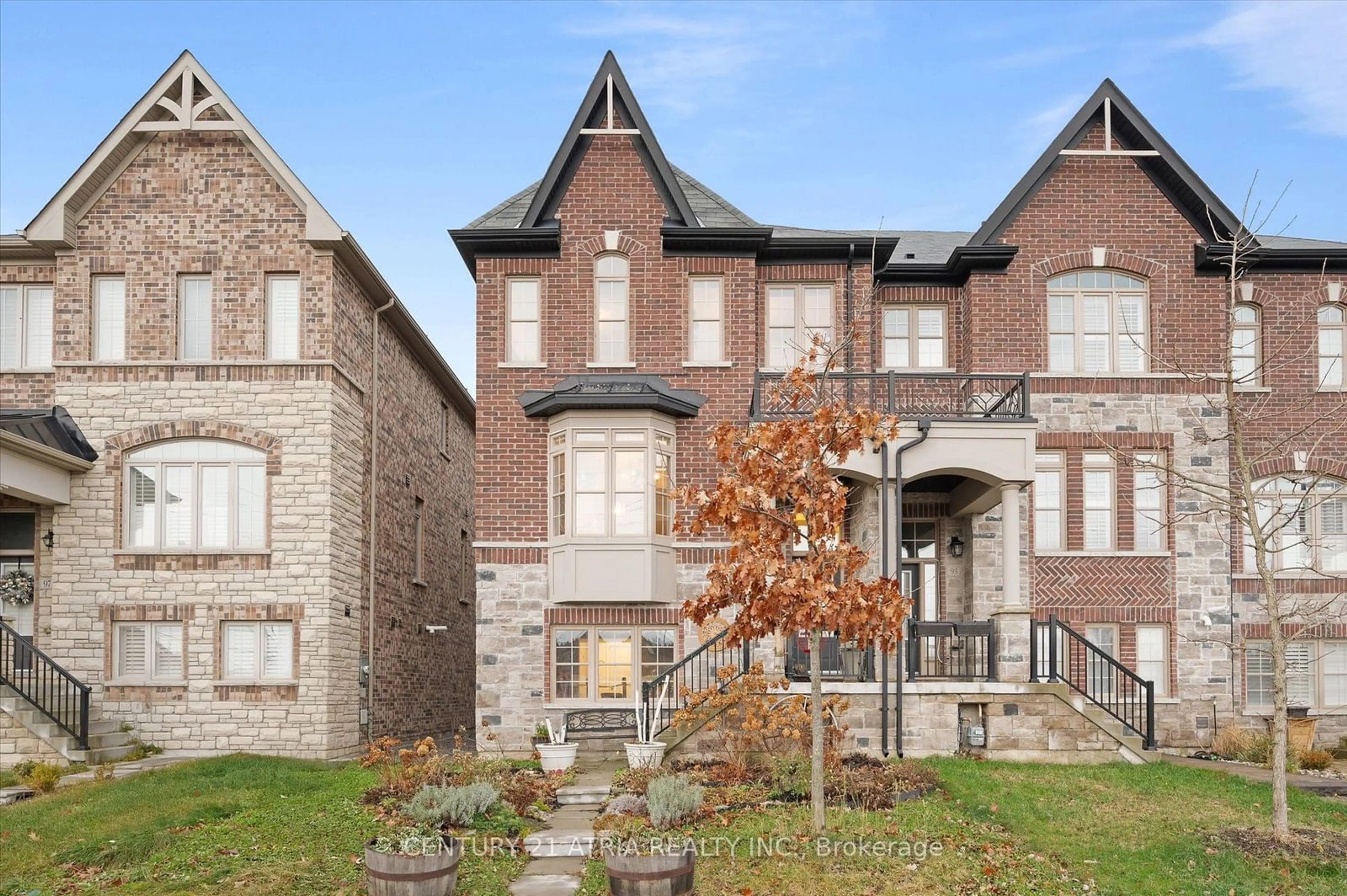 Home with brick exterior material, street for 95 Beechborough Cres, East Gwillimbury Ontario L9N 0N9