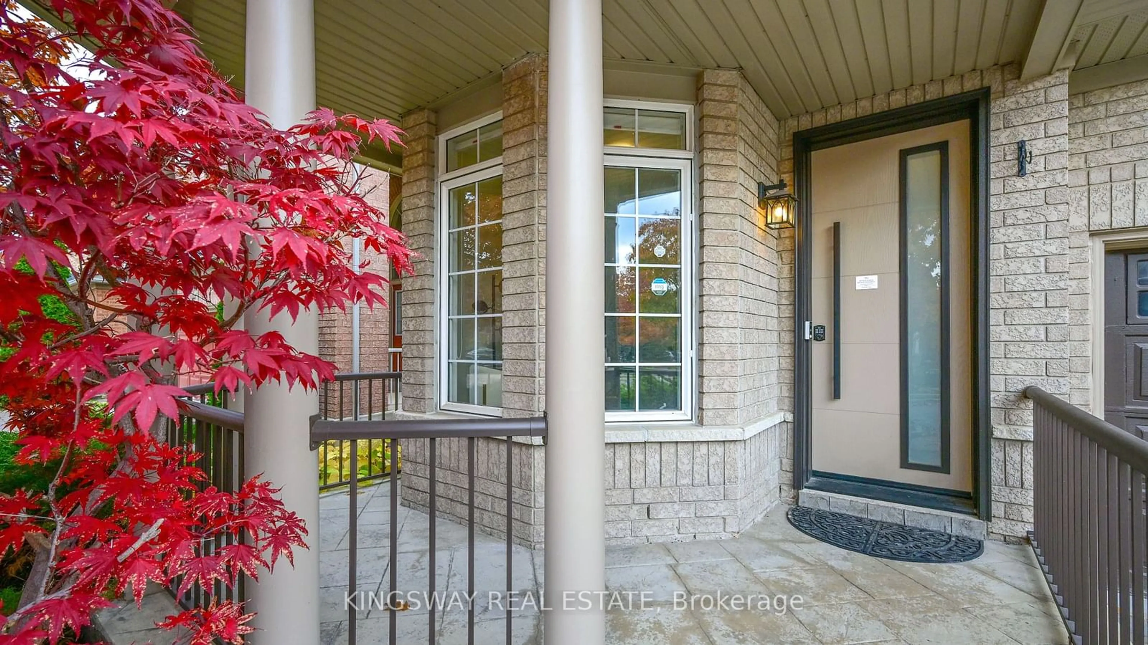 Indoor entryway for 50 Quetico Dr, Richmond Hill Ontario L4B 4J2