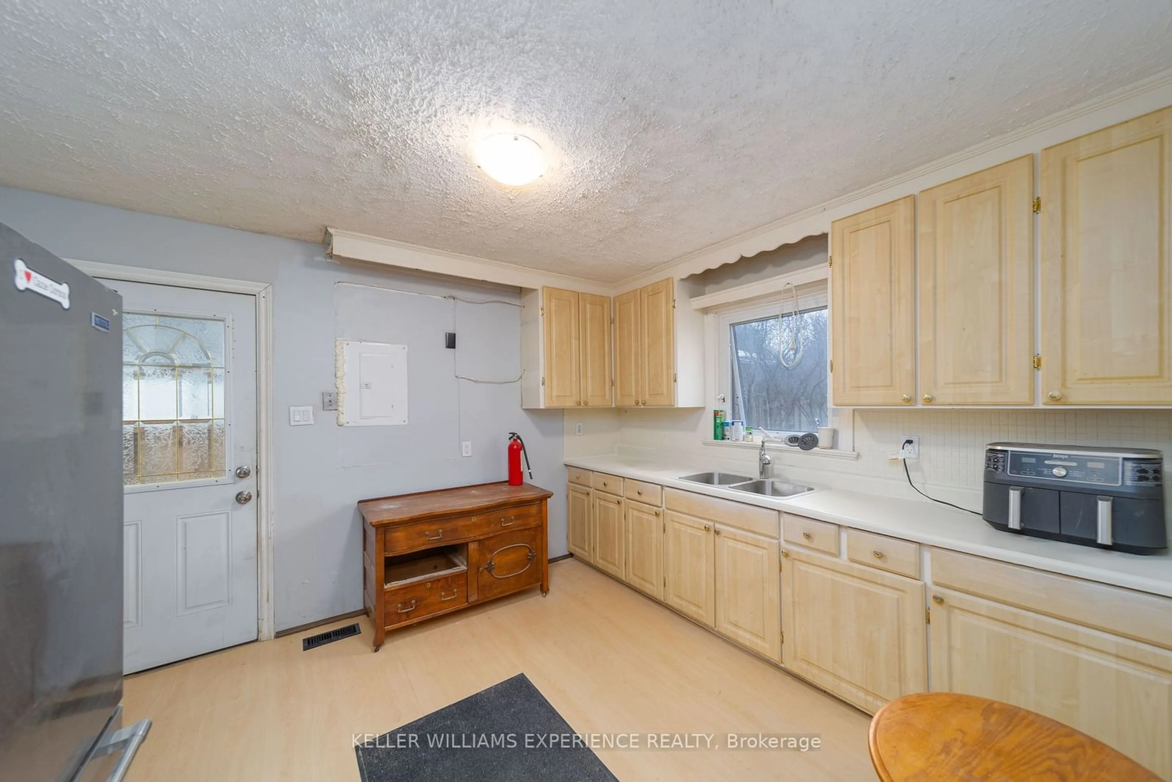 Standard kitchen, unknown for 177 Mill St, Essa Ontario L0M 1B0