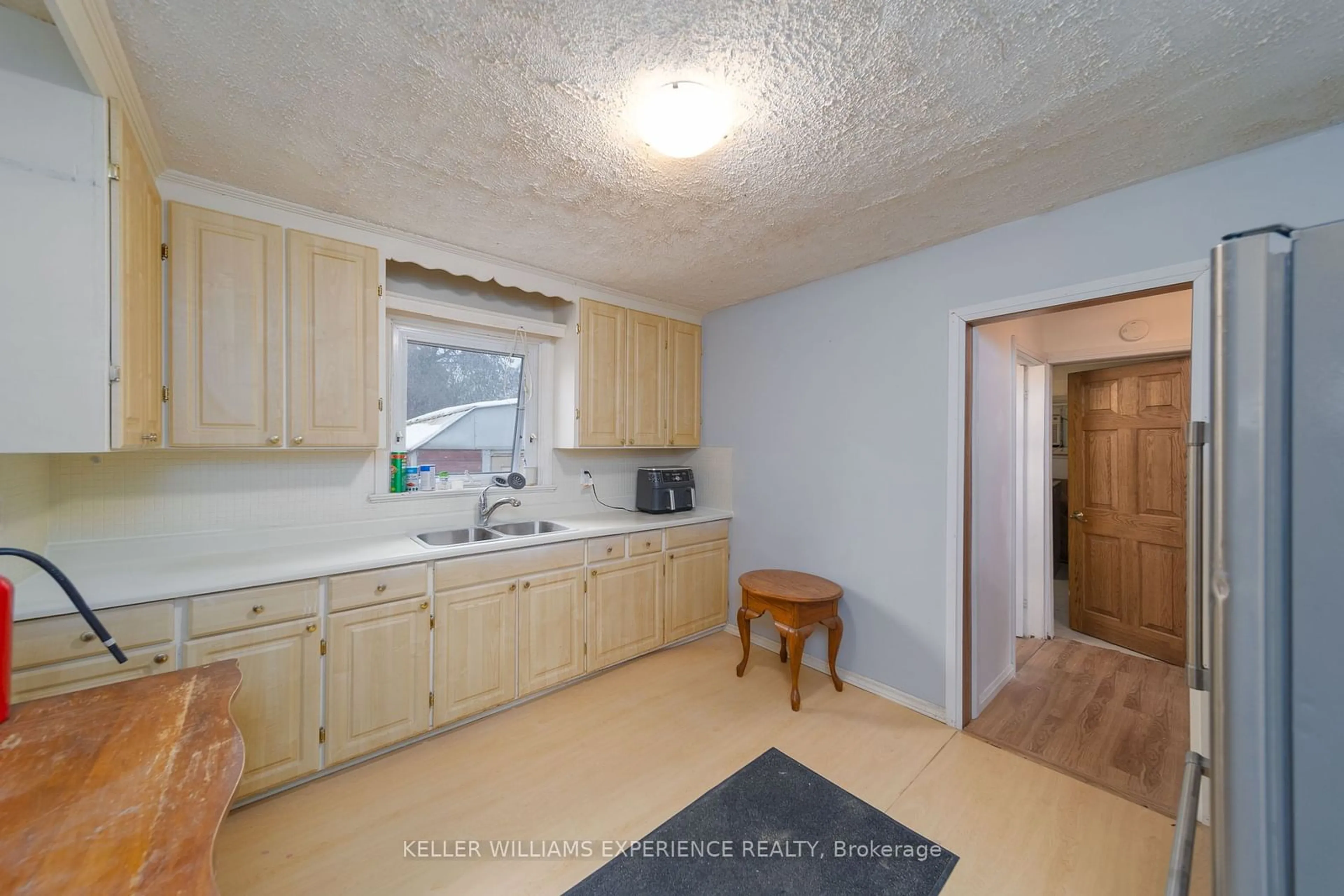 Standard kitchen, unknown for 177 Mill St, Essa Ontario L0M 1B0