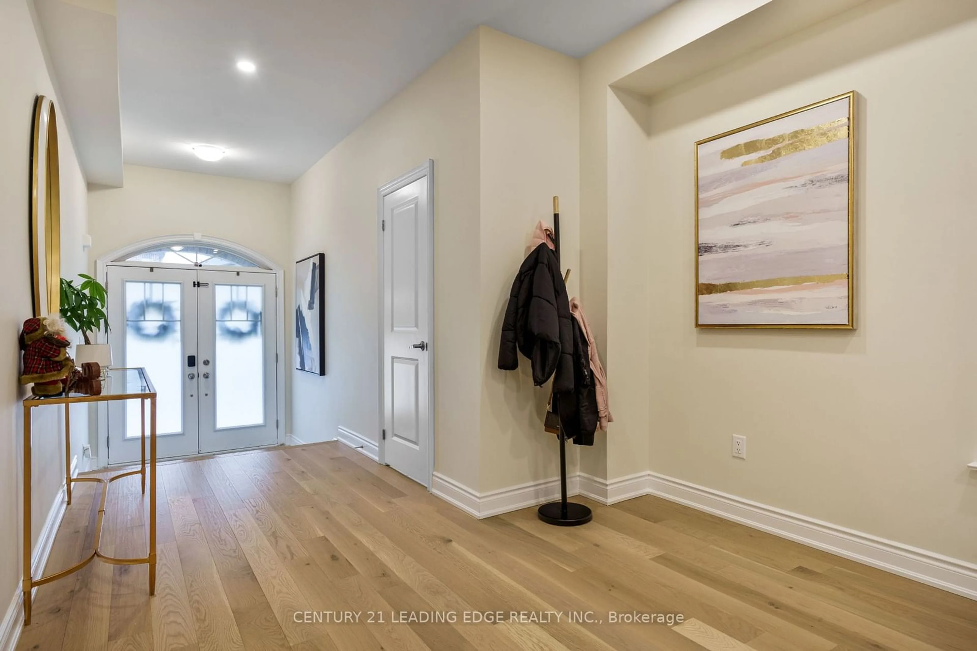 Indoor entryway for 61 MAC CAMPBELL Way, Bradford West Gwillimbury Ontario L3Z 4M6