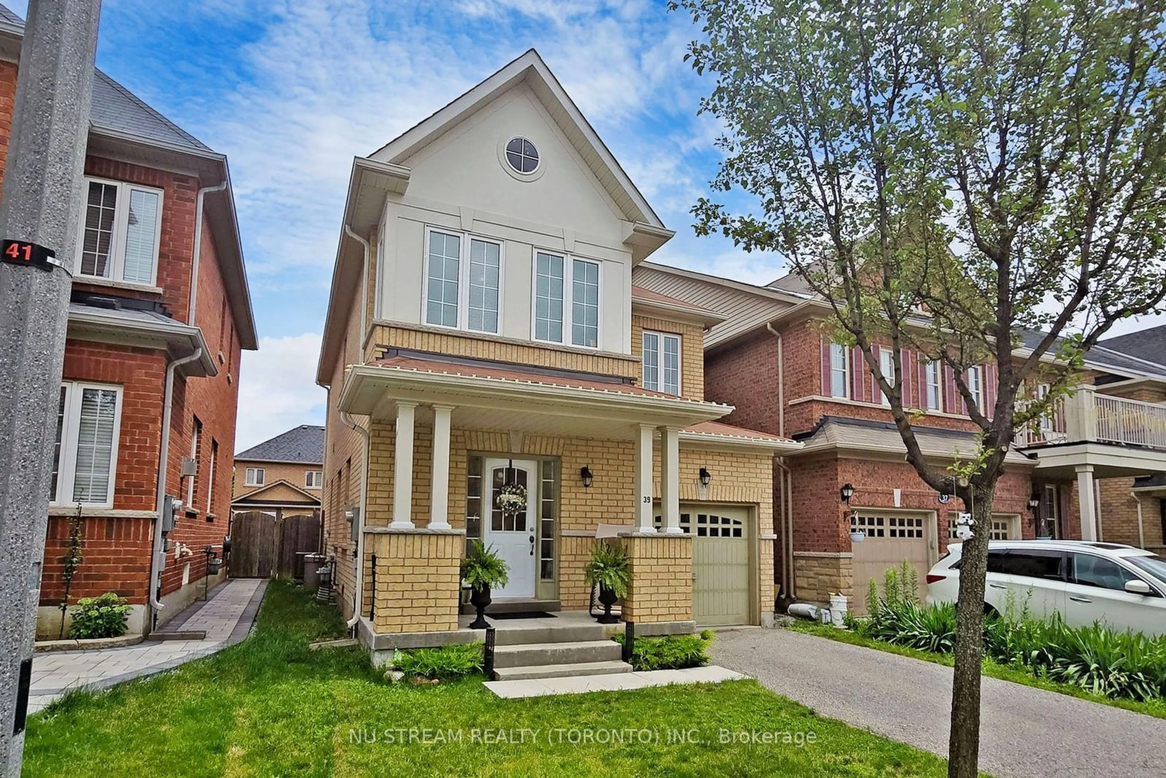 Home with brick exterior material, street for 39 Silverado Hills Dr, Markham Ontario L6C 0H2