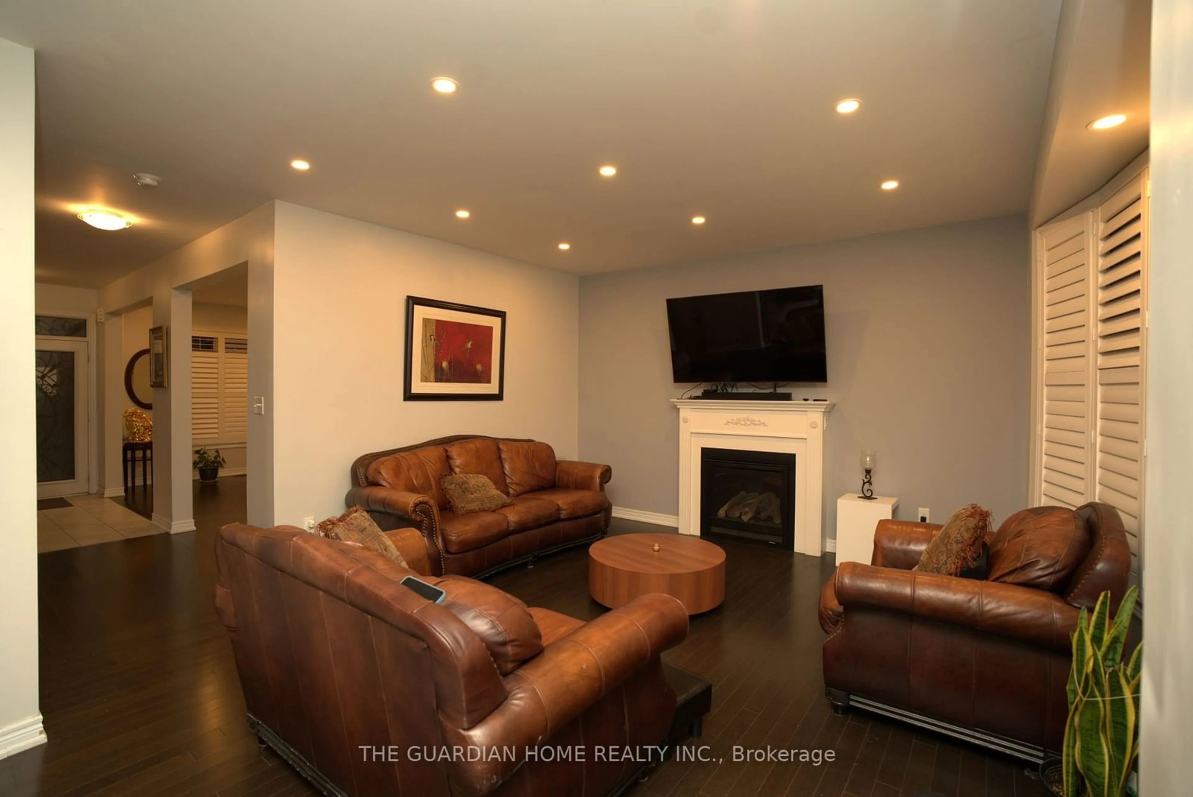 Home theater for 14 Sunnyside Hill Rd, Markham Ontario L6B 0X4