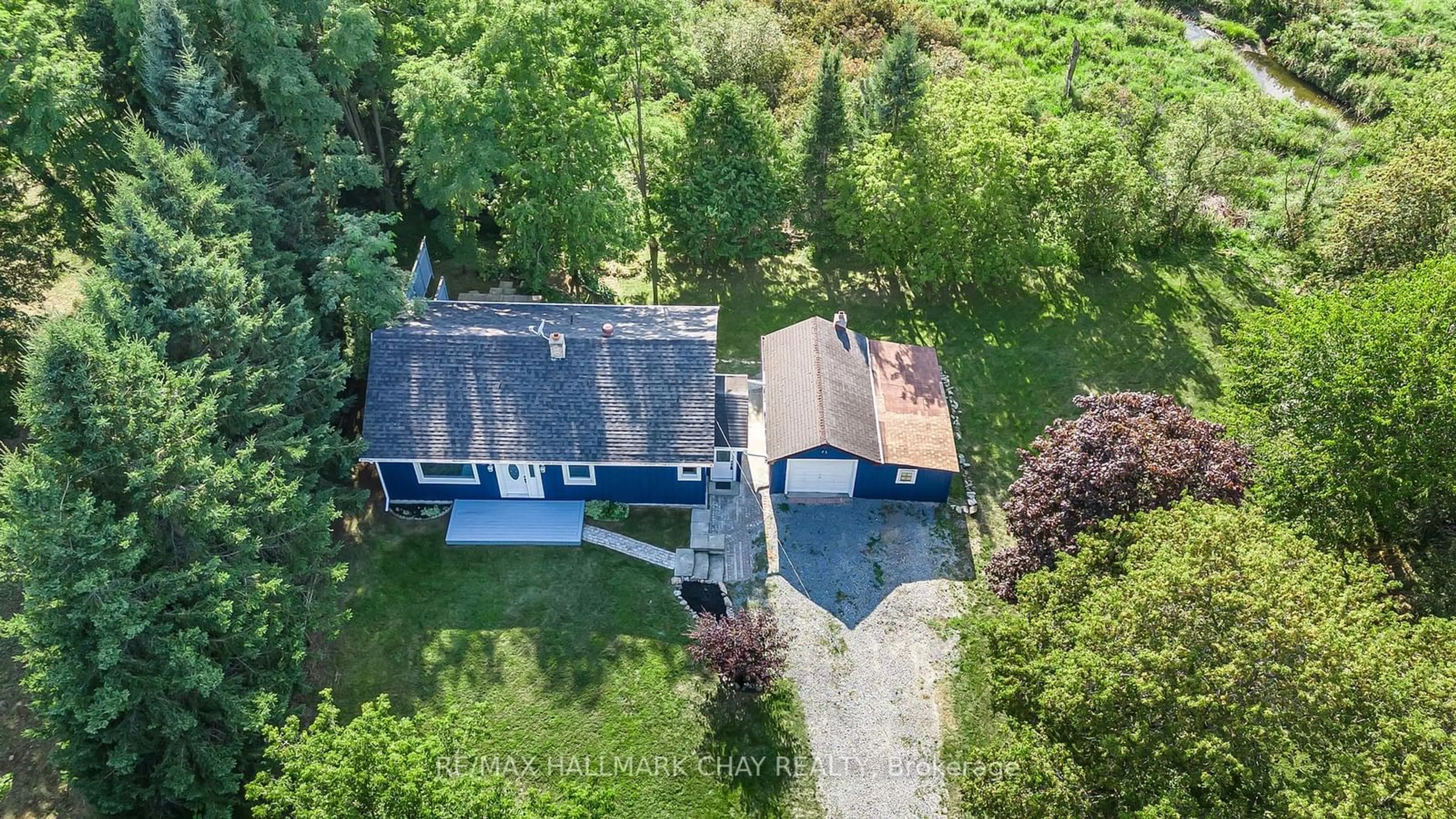 A pic from outside/outdoor area/front of a property/back of a property/a pic from drone, street for 21726 Highway 48, East Gwillimbury Ontario L0G 1M0